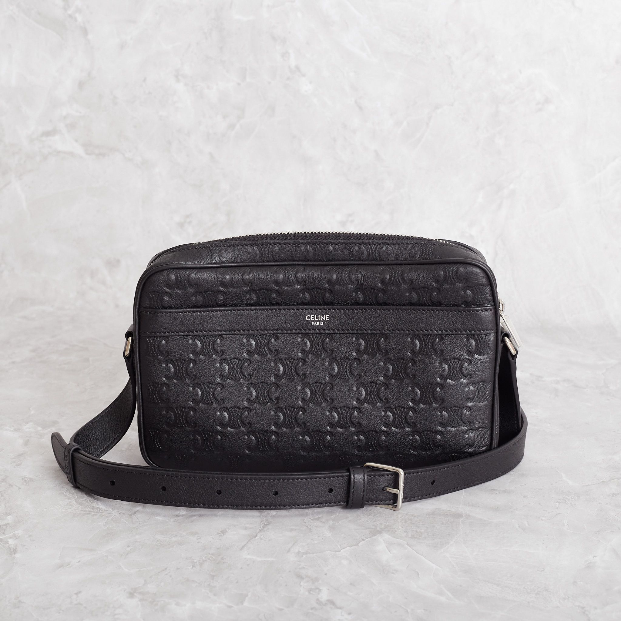 CELINE｜CROSSBAGS (MEDIUM MESSENGER IN CALFSKIN WITH TRI MEDIUM MESSENGER BAG IN CALFSKIN WITH TRIOMPHE EMBOSSED