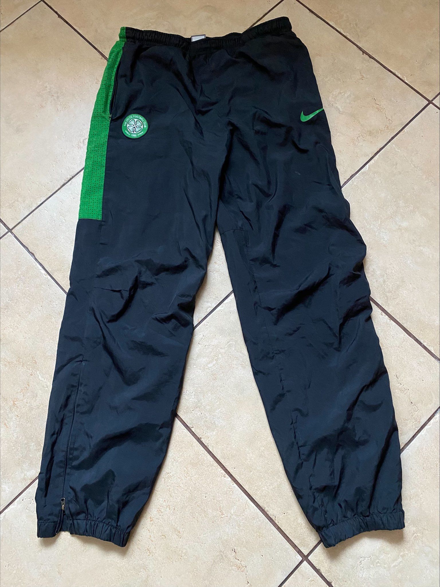 Nike sweatpants Soccer CELTIC F.C. Nike - S/M - UNIQUE Size US 32 / EU 48 - 2 Thumbnail