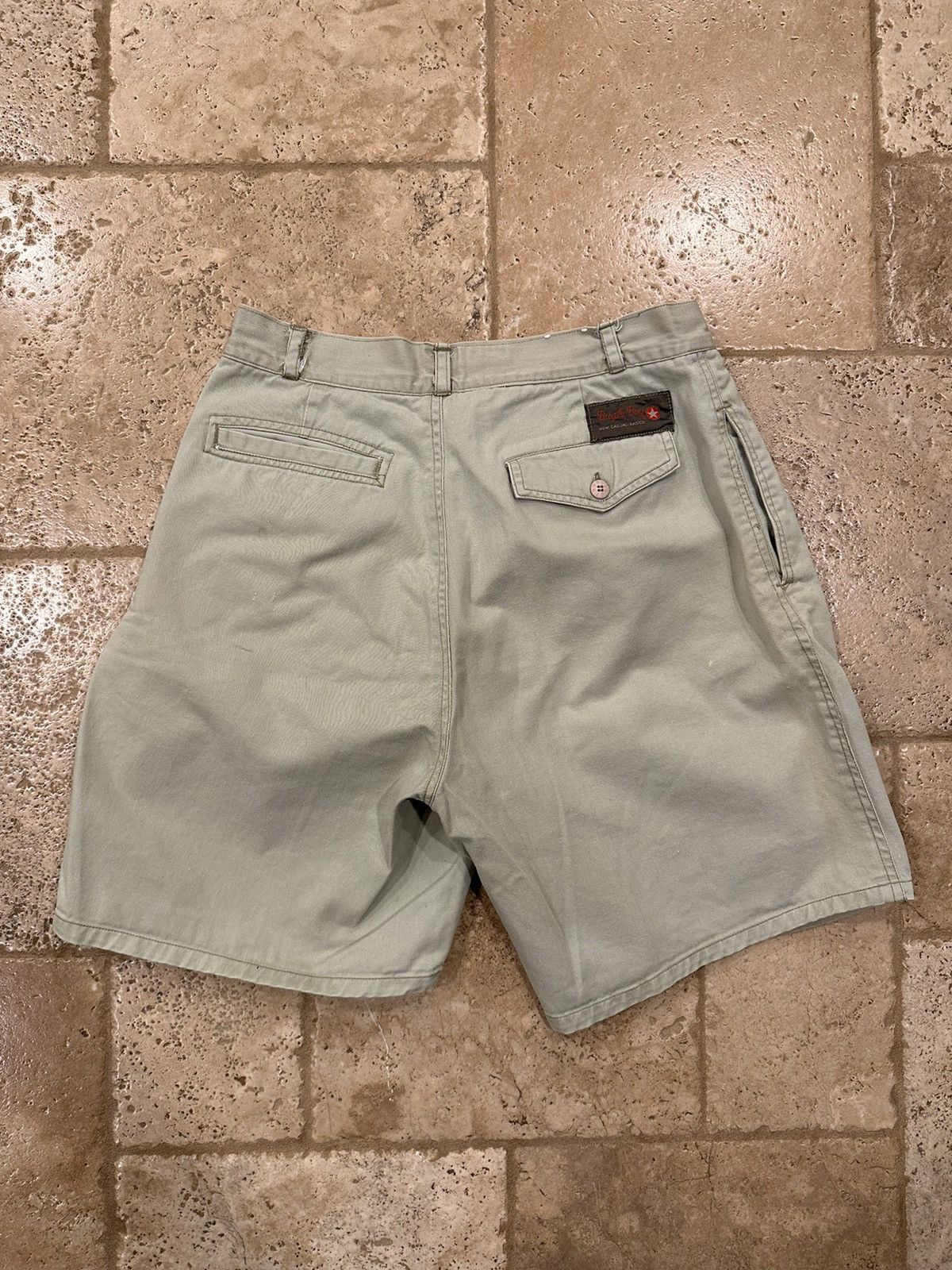 Bugle Boy × Vintage Vintage Bugle Boy Tan Dress Khaki Shorts Size US 32 / EU 48 - 2 Thumbnail