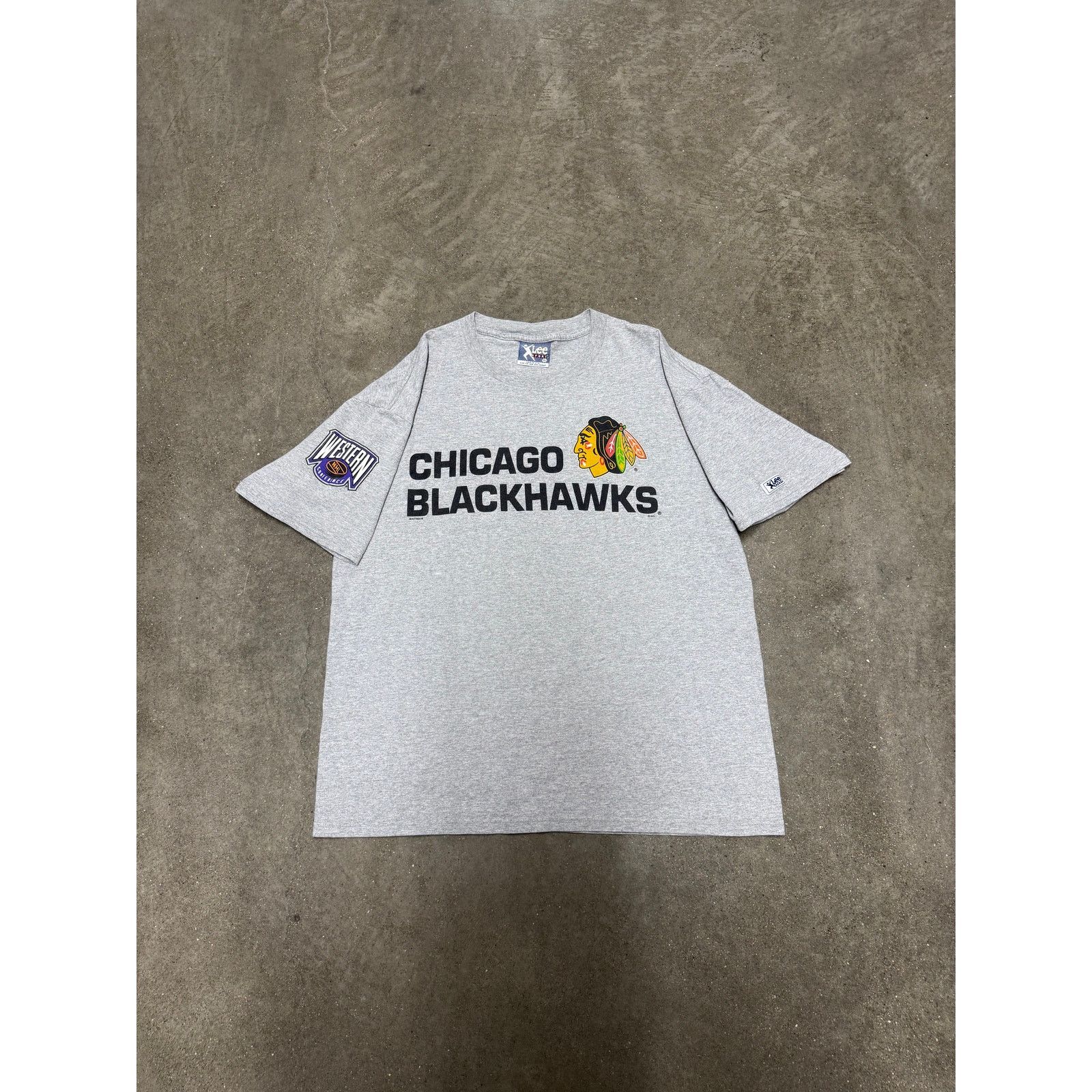 Vintage Vintage 1990s Y2K Chicago Blackhawks Lee Sports T-Shirt Size US XL / EU 56 / 4 - 1 Thumbnail