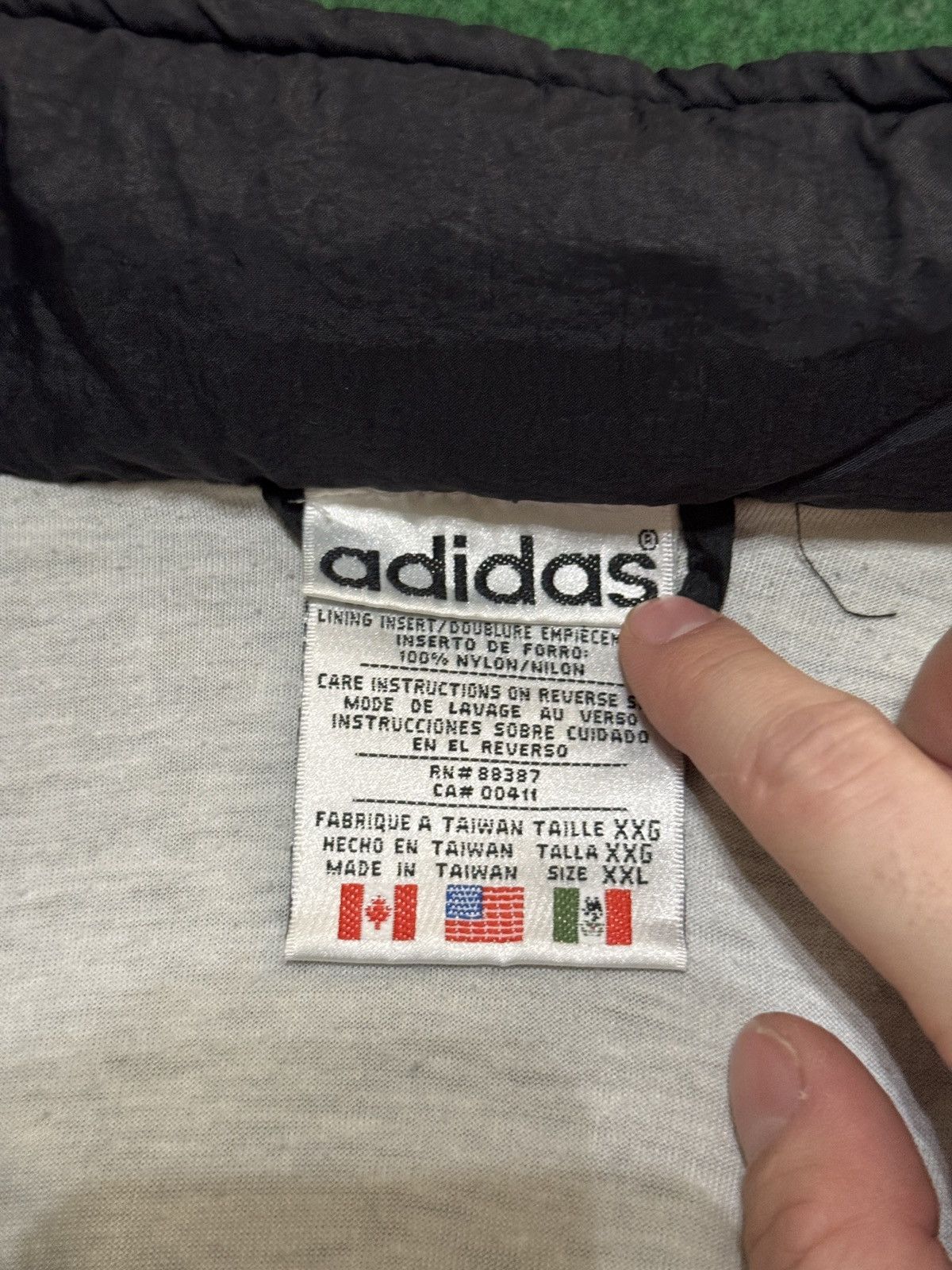 Adidas Vintage 90s Adidas XXL Black Full Zip Windbreaker Jacket Size US XXL / EU 58 / 5 - 3 Thumbnail