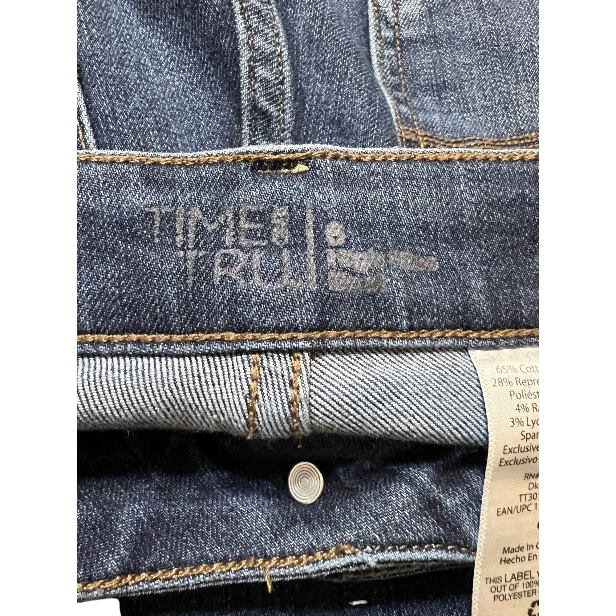 Other Time & Tru High Waist Jean Mom Jeans Light Distressing Size Size 28" / US 6 / IT 42 - 4 Thumbnail
