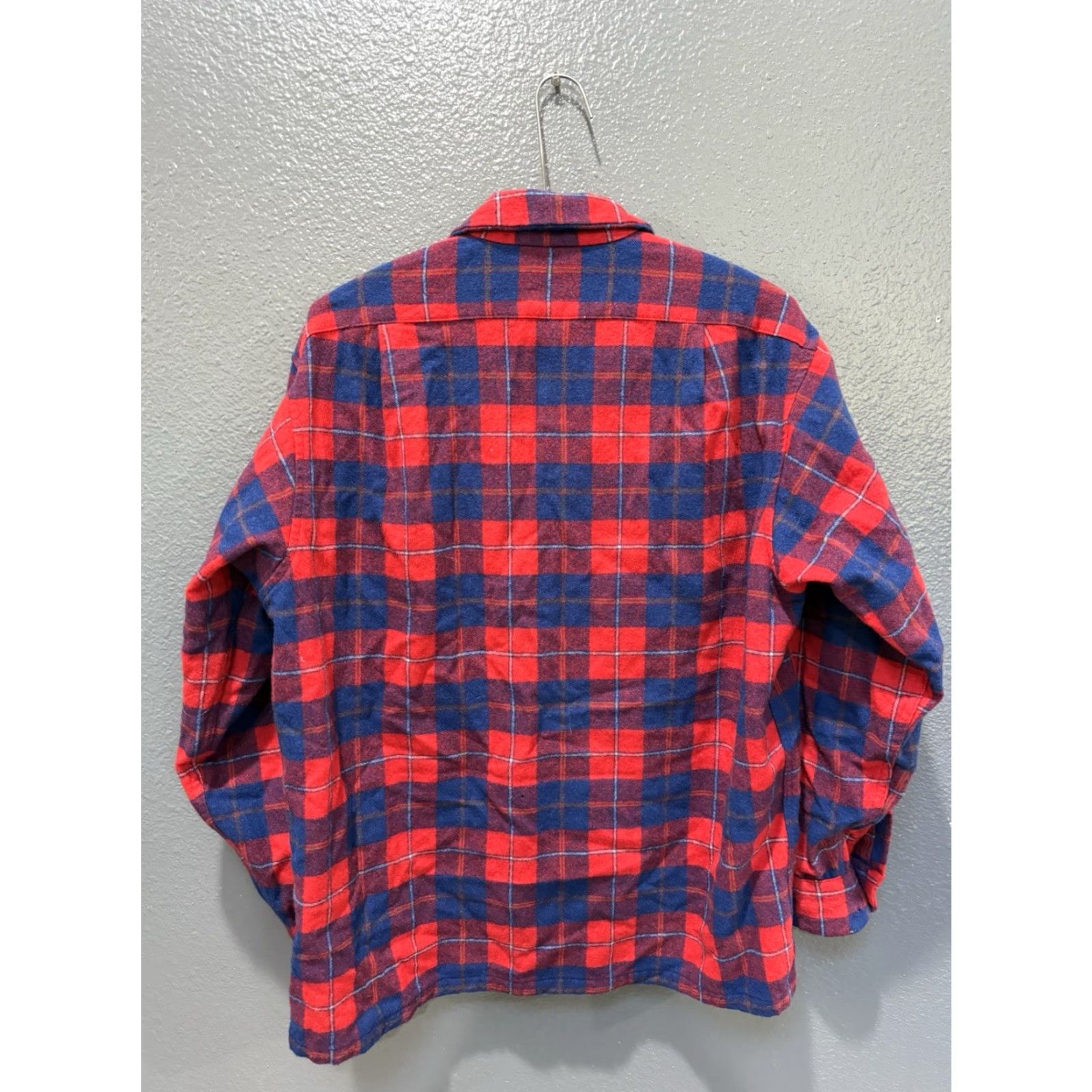 Pendleton VINTAGE Pendleton Plaid Wool Loop Collar Board Shirt Flannel L Red 80s Mens Buttons Long Sleeve Collared 27 22in Size US L / EU 52-54 / 3 - 4 Thumbnail