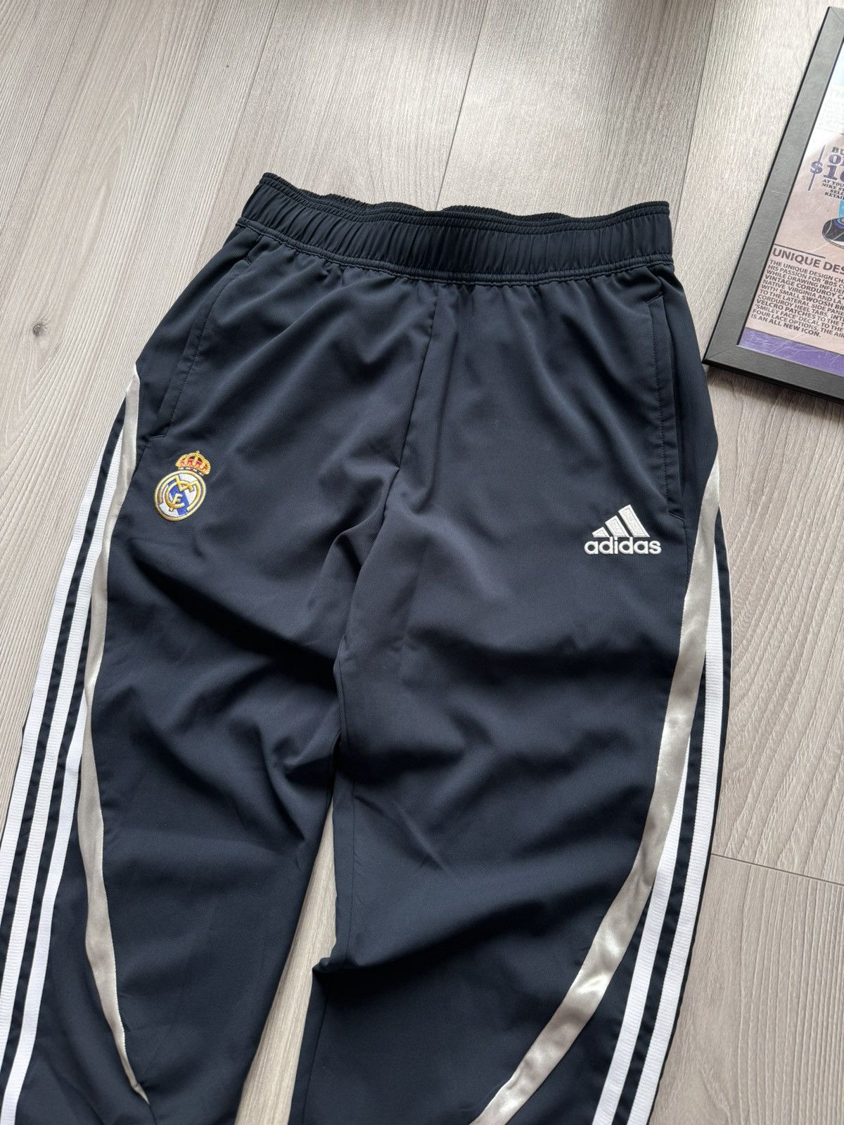 Adidas Adidas Real Madrid tracksuit pants sweatshirt football Size US S / EU 44-46 / 1 - 10 Thumbnail