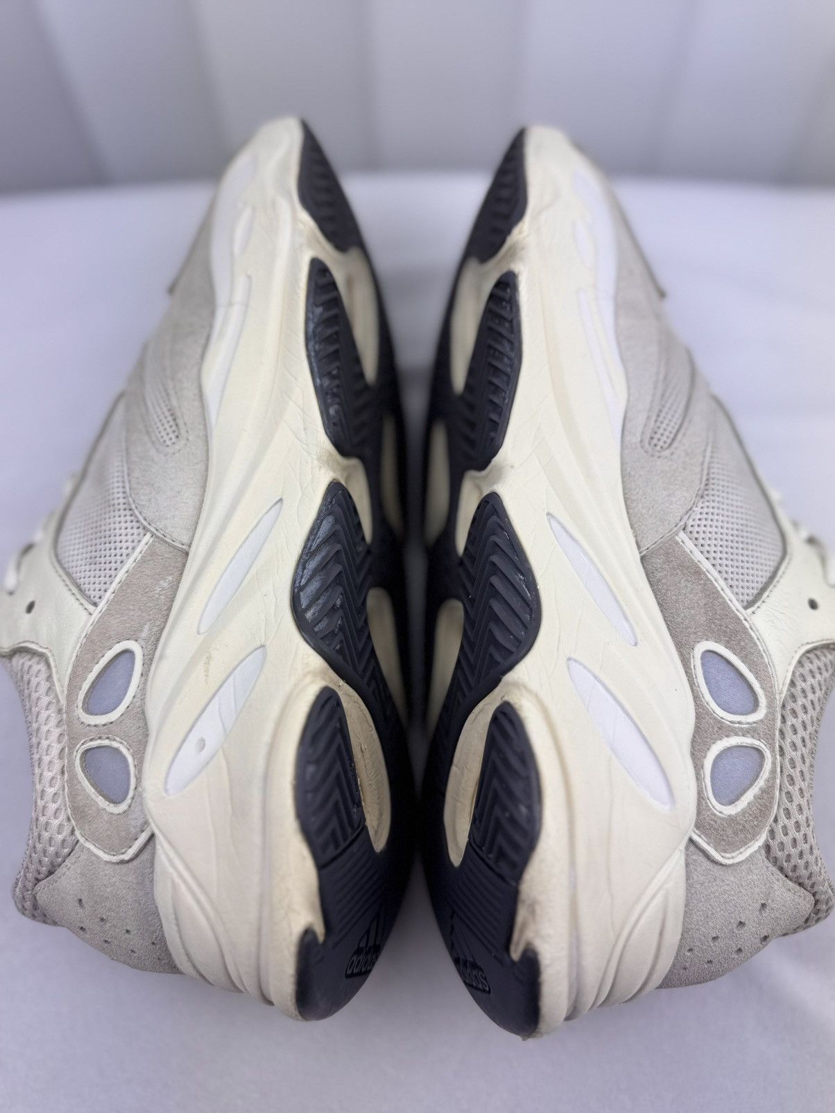 Yeezy Adidas Yeezy Boost 700 Salt US 11 Size US 11 / EU 44 - 4 Thumbnail