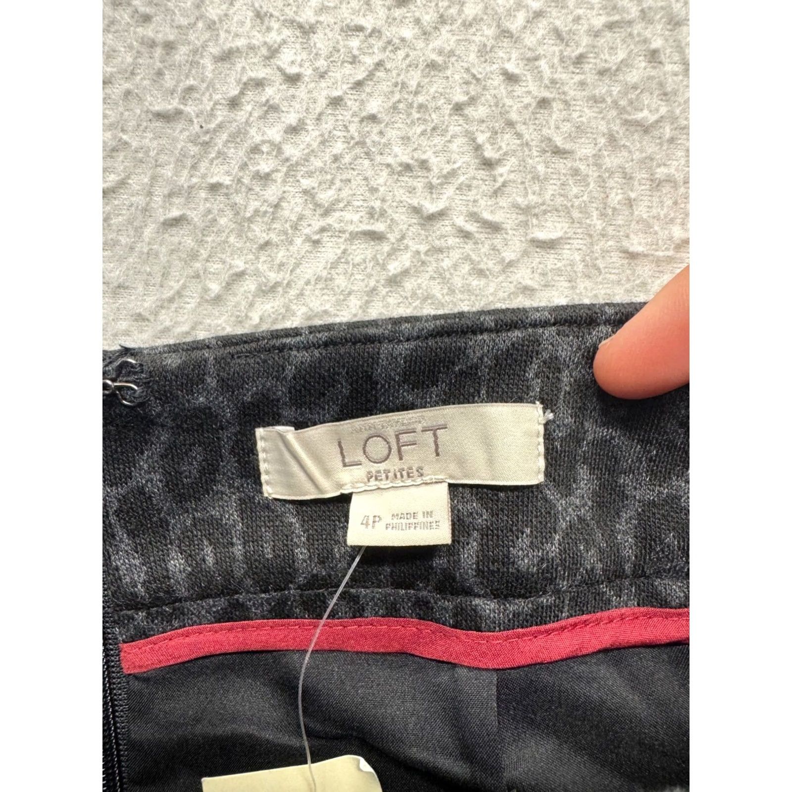 Loft VINTAGE Loft Leopard Print Pencil Skirt 4P Unisex Adults Petites Size 4P Gray Short Women's Mens Girls Size 27" / US 4 / IT 40 - 3 Thumbnail