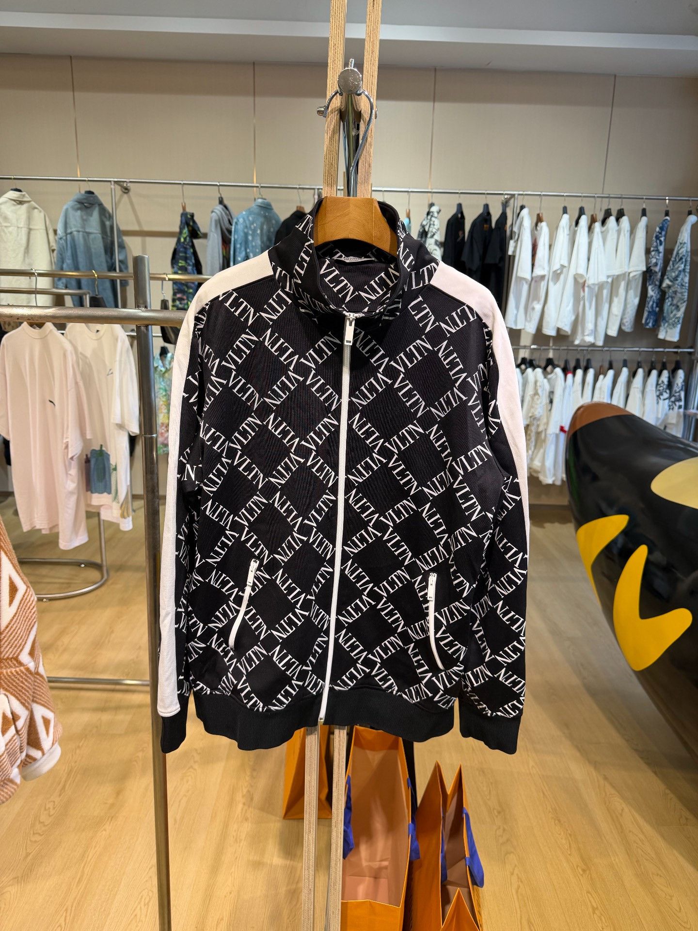 Valentino Valentino Logo Print Zip Stand Collar Jacket Size US S / EU 44-46 / 1 - 1 Thumbnail