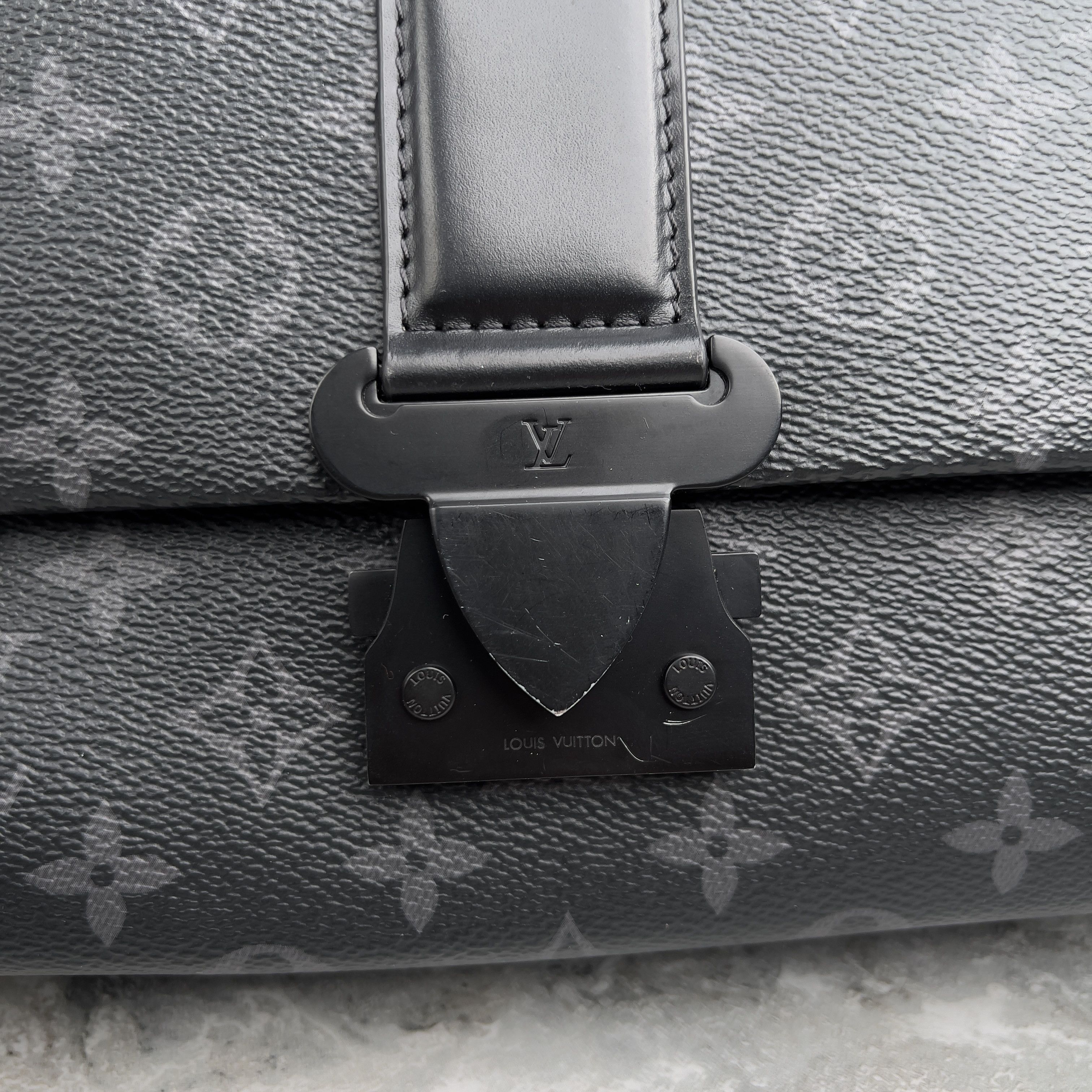 Louis Vuitton Louis Vuitton S-Cape Messenger Shoulder Bag Monogram Eclipse Size ONE SIZE - 8 Thumbnail