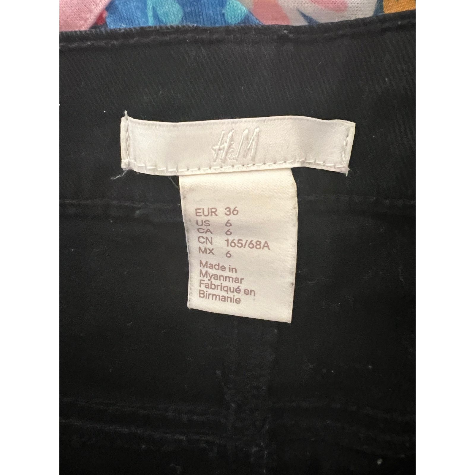 H&M H & M black denim shorts midrise Size 6 Size 28" / US 6 / IT 42 - 3 Thumbnail
