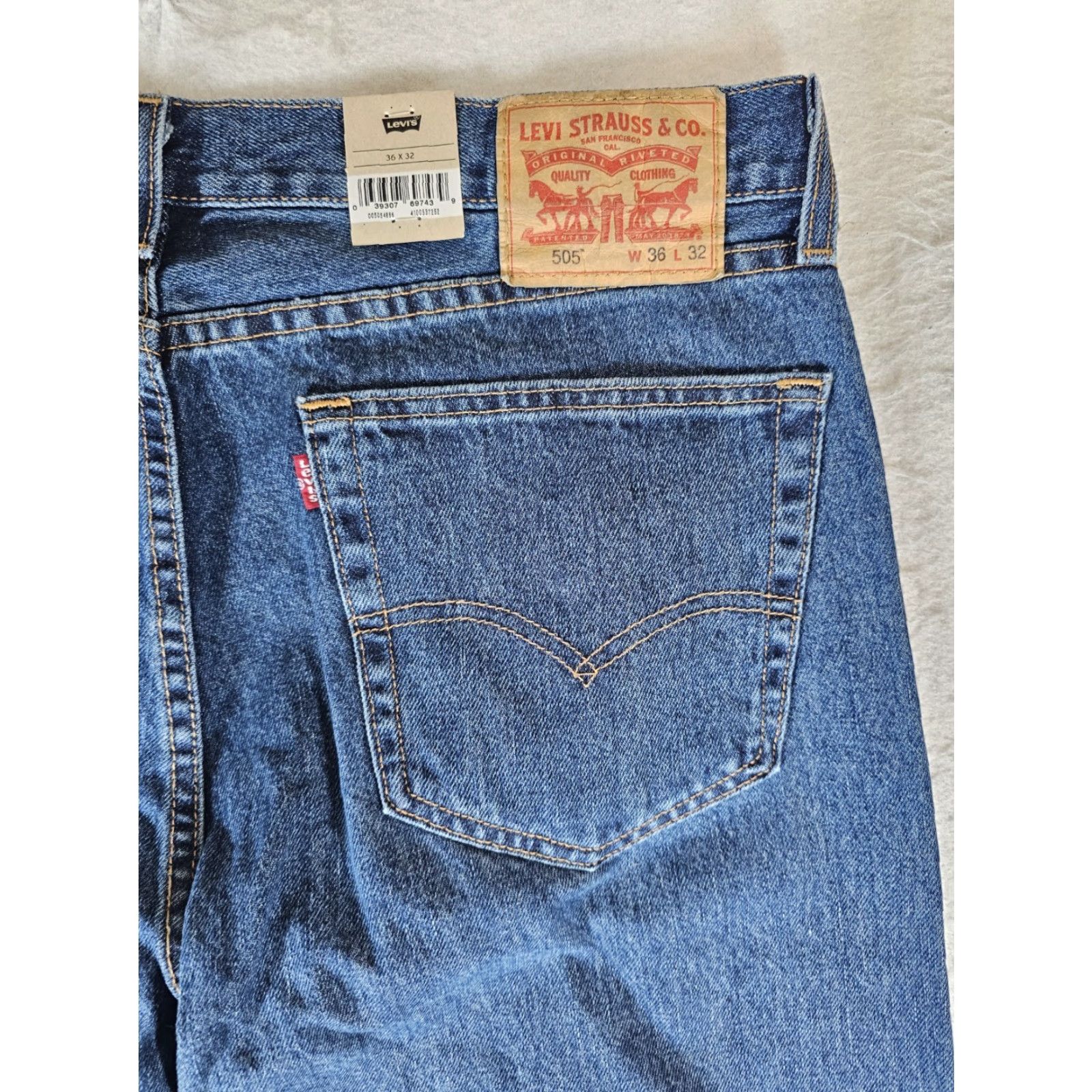 Levi's VINTAGE Levi's 505 Jeans Straight Regular Mens 36x32 Blue Denim Medium Wash Regular Vintage Levi's 505 Straight Jeans Mens 36x32 Blue Denim 505 Size US 36 / EU 52 - 7 Thumbnail