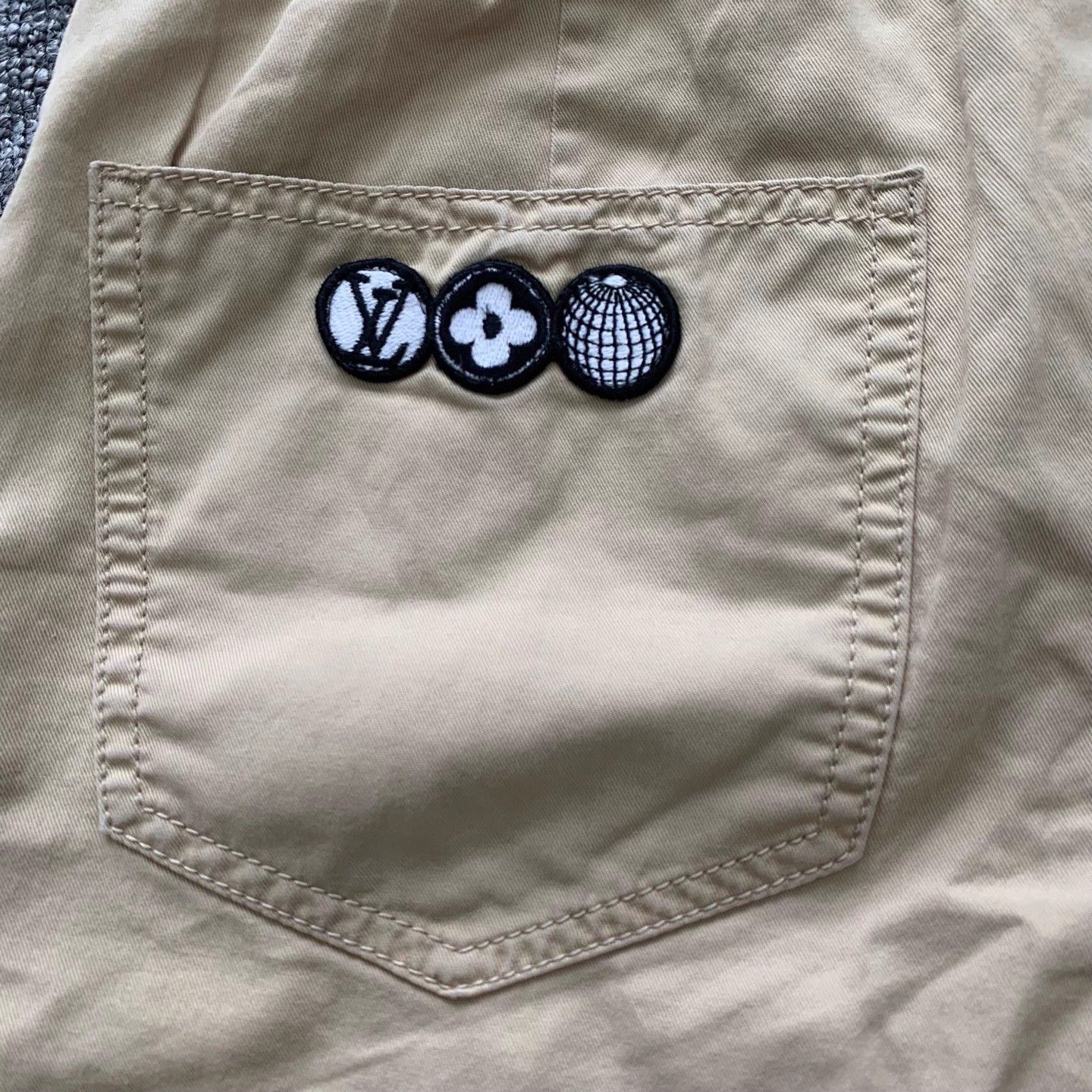 Louis Vuitton Louis Vuitton Khaki 36 Shorts 9/10 Size 26" / US 2 / IT 38 - 7 Thumbnail