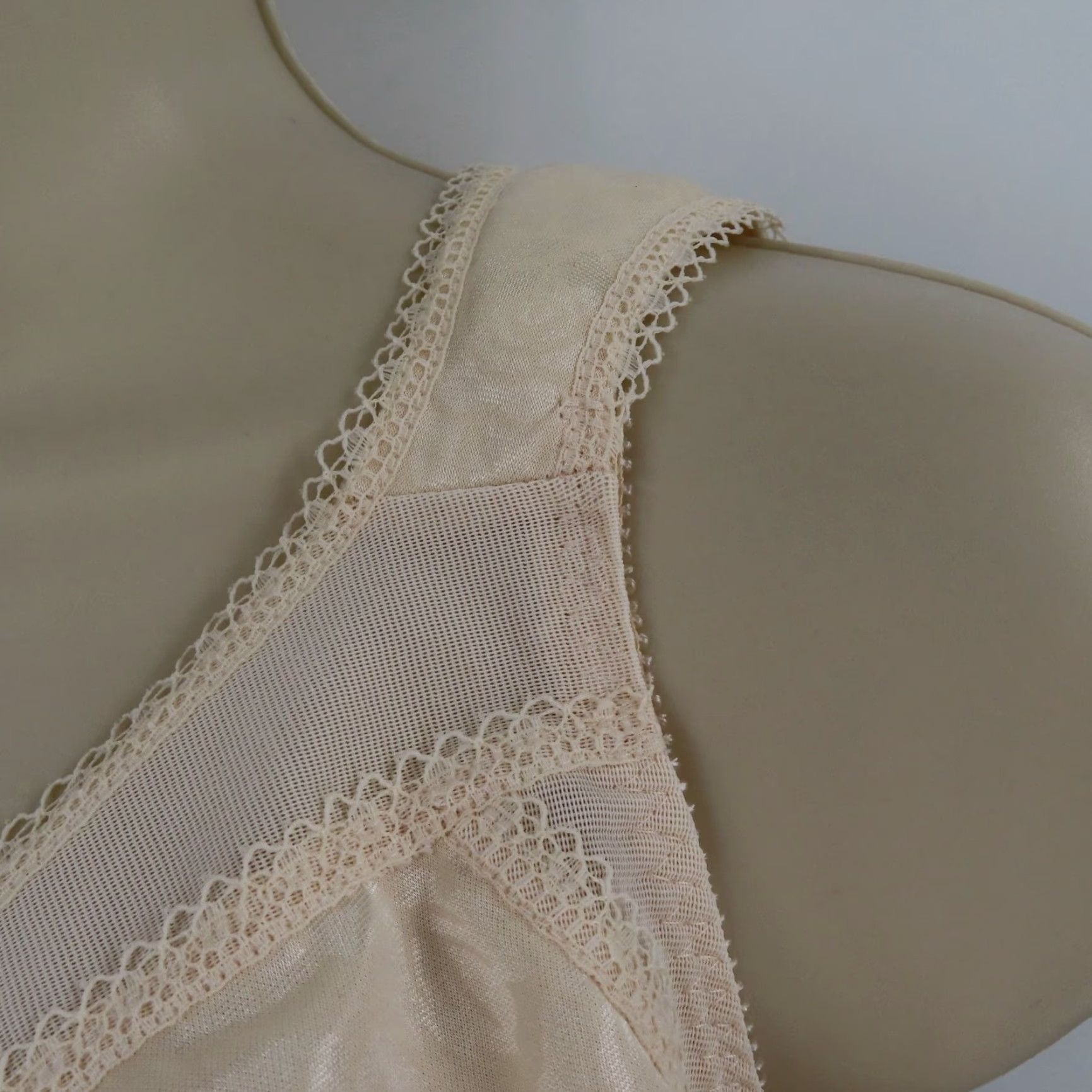 Vintage Playtex 38D Bra 18 Hour Ultimate Shoulder Comfort Wireless Beige Floral Flower T-Shirt Bra Women Size ONE SIZE - 5 Thumbnail
