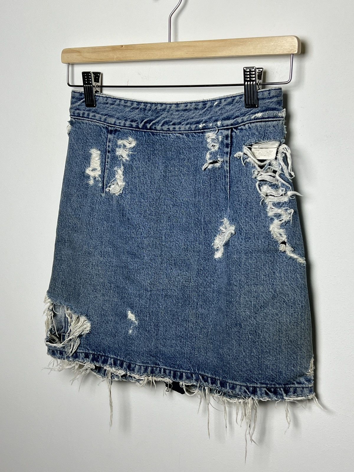 Acne Studios acne y2k denim thrashed skirt Size 26" / US 2 / IT 38 - 7 Thumbnail