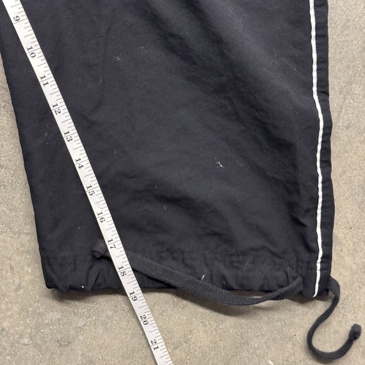 Nike Vintage 90s Y2K Nike Baggy Nylon Shorts Black Size XL 36 Size US 36 / EU 52 - 6 Thumbnail