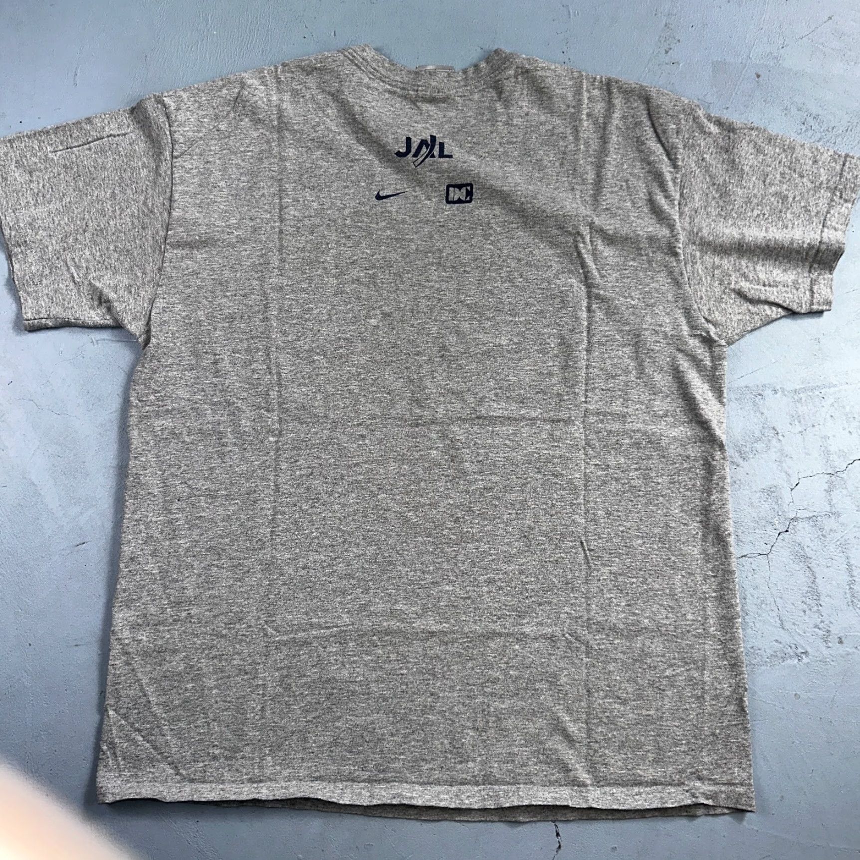 Nike VINTAGE Nike Honolulu 2002 VTG T Shirt Silver Tag Marathon Run Floral Box Logo Y2K Men L Gray Crew Neck Short Sleeve Shirt Mens Size US L / EU 52-54 / 3 - 6 Thumbnail