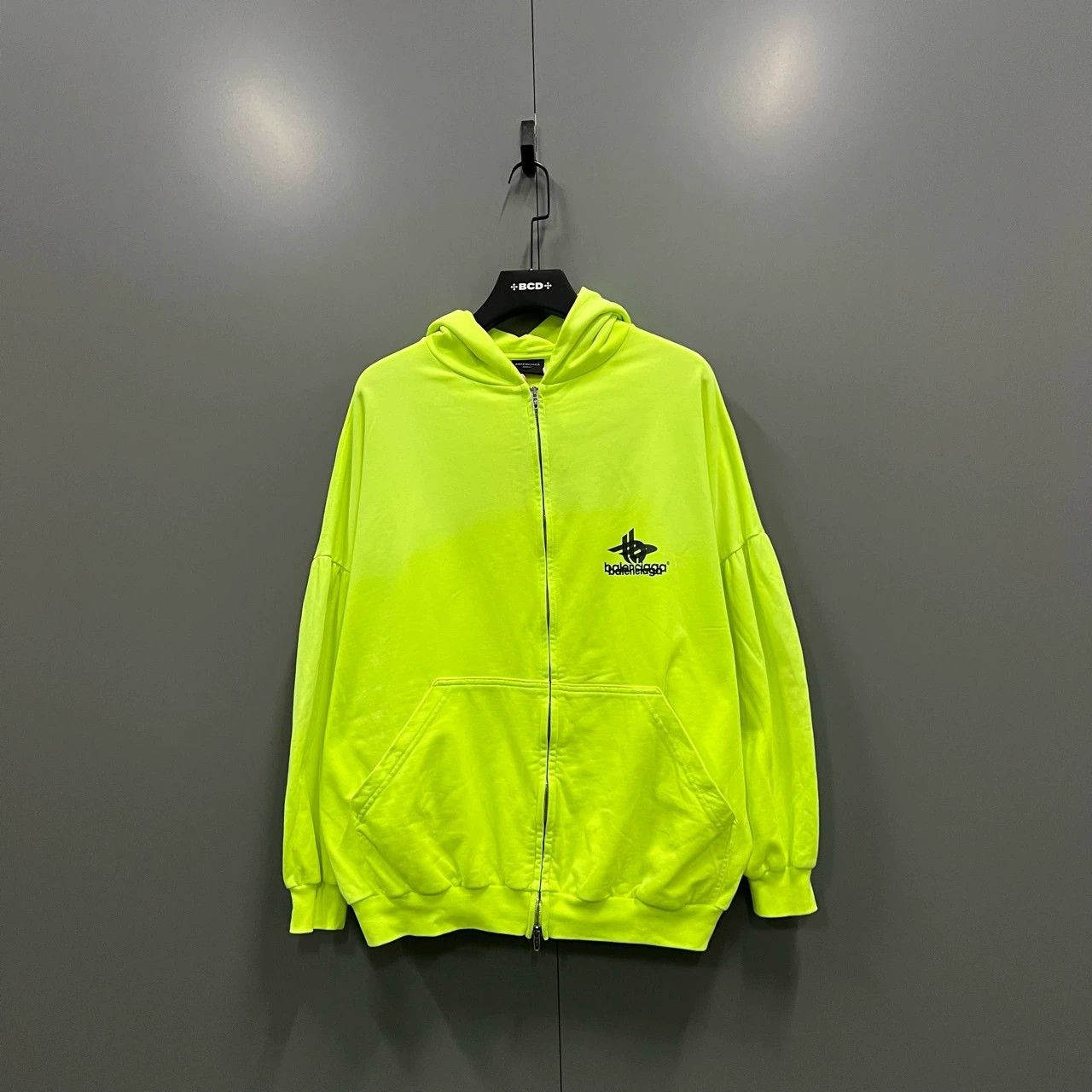 Balenciaga ジップアップパーカー ネオンイエロー S Balenciaga balenciaga neon yellow logo zip hoodie | Grailed