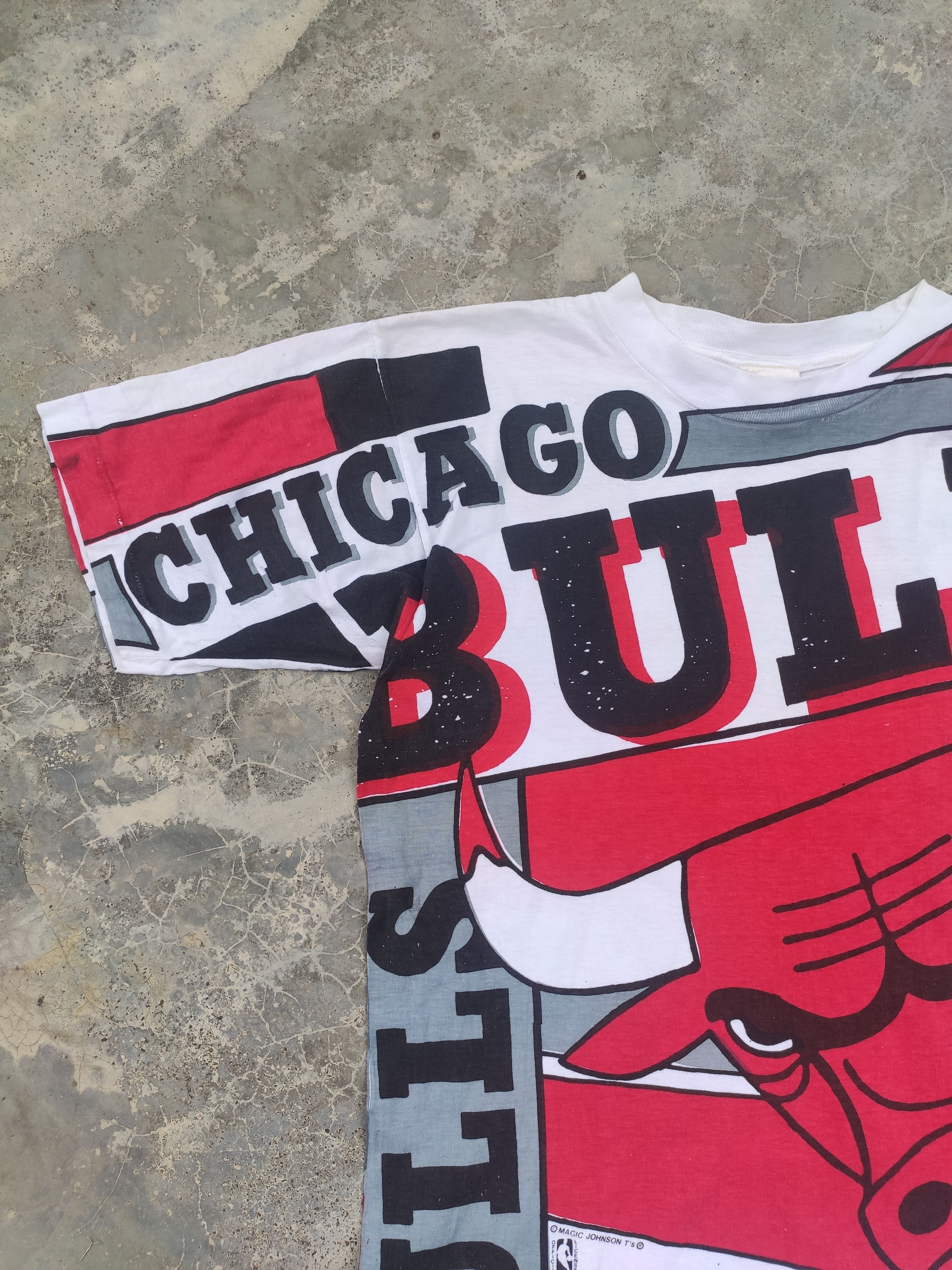 NBA 🔥 Vtg 90s Vintage Chicago Bulls Magic Johnson t shirt NBA Size US M / EU 48-50 / 2 - 3 Thumbnail