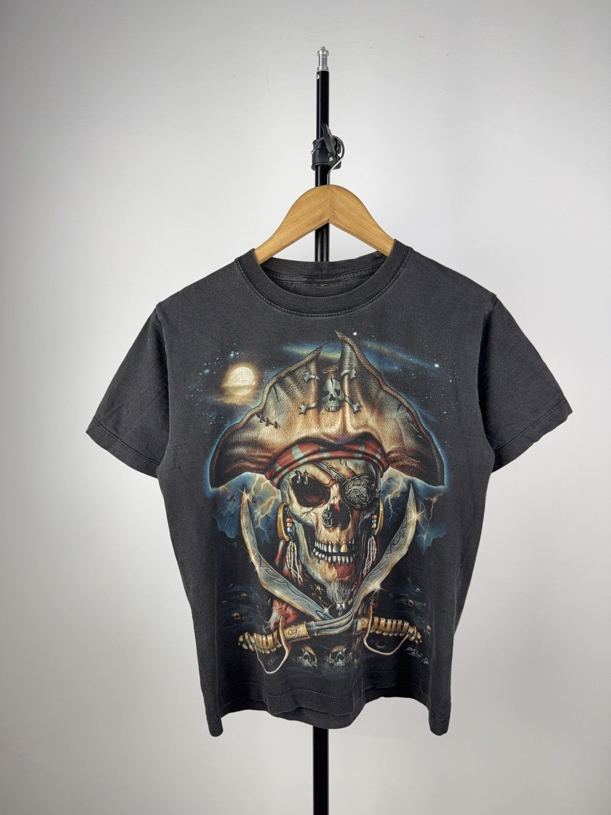 Vintage Vintage Pirate Skull Graphic Tee Y2K Rock Biker T-Shirt Size US S / EU 44-46 / 1 - 1 Thumbnail