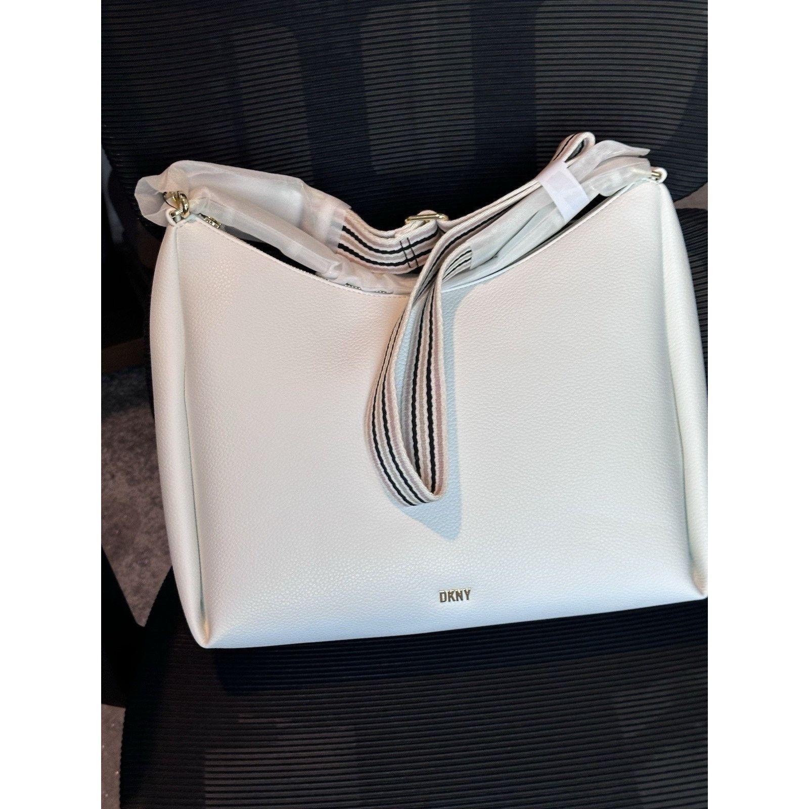 DKNY Dkny Hailey Hobo Crossbody $198 MSRP New NWT Size ONE SIZE - 3 Thumbnail