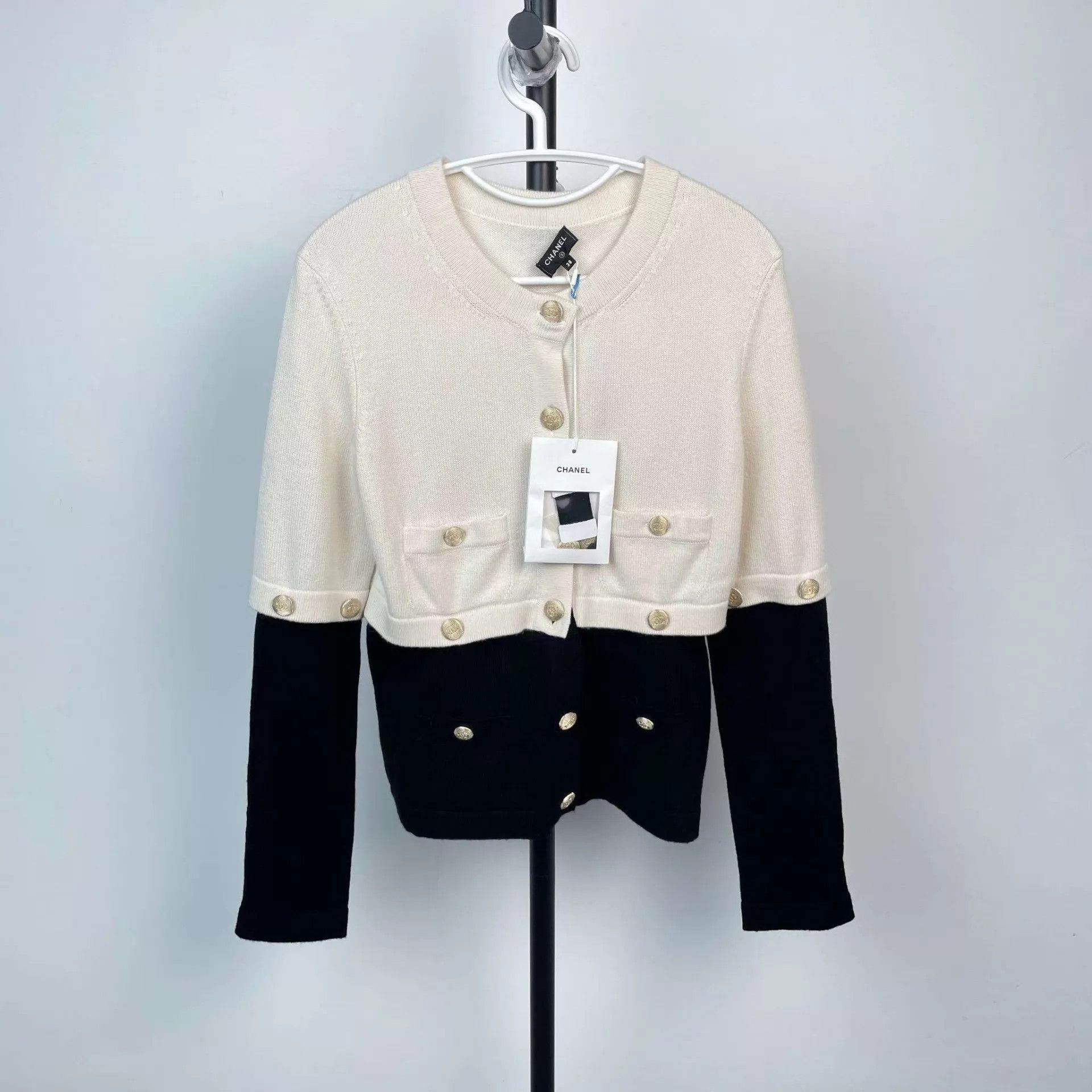 Chanel Chanel 22S new black & white colorblock cardigan 38 Size S / US 4 / IT 40 - 1 Thumbnail
