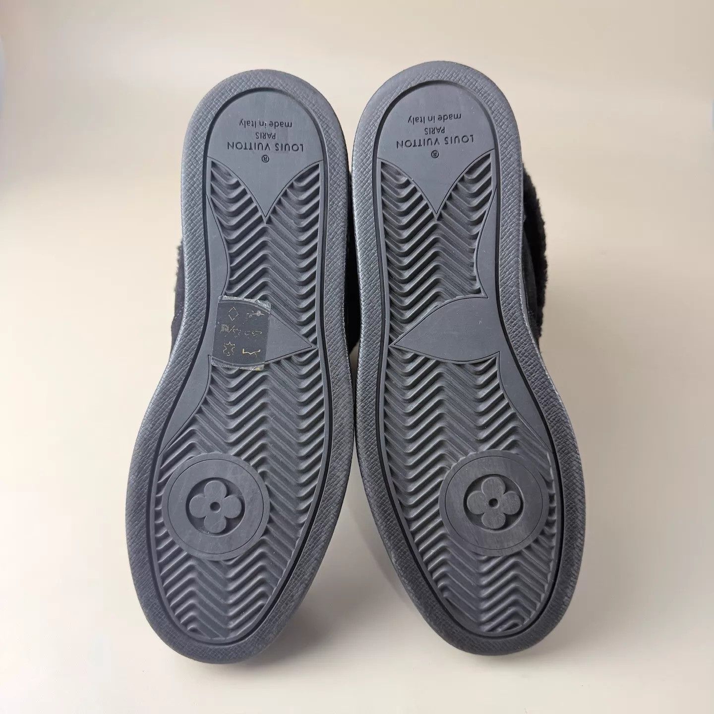 Louis Vuitton Louis Vuitton b&w teddy monogram short boots 35 99 new Size US 4.5 / IT 34.5 - 6 Thumbnail
