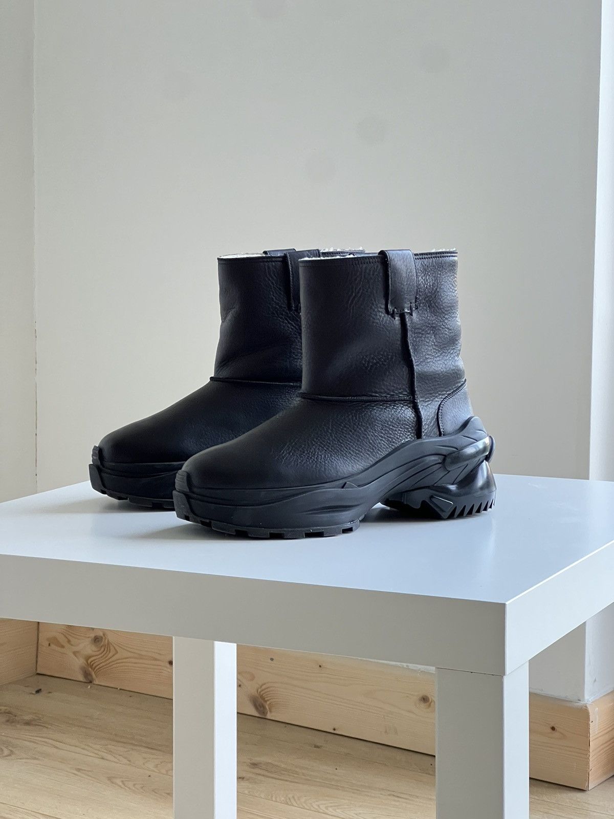 Maison Margiela Margiela Shearling Boots in Black Size US 6.5 / EU 39-40 - 1 Thumbnail
