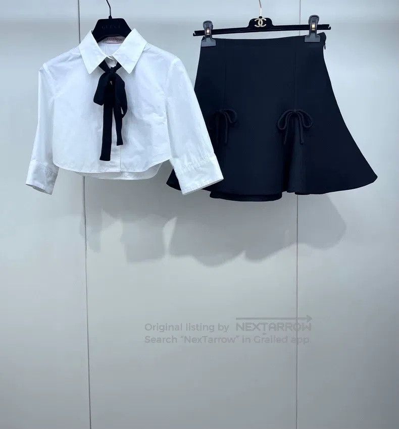 Valentino Valentino Short white shirt with bows Size S / US 4 / IT 40 - 2 Thumbnail