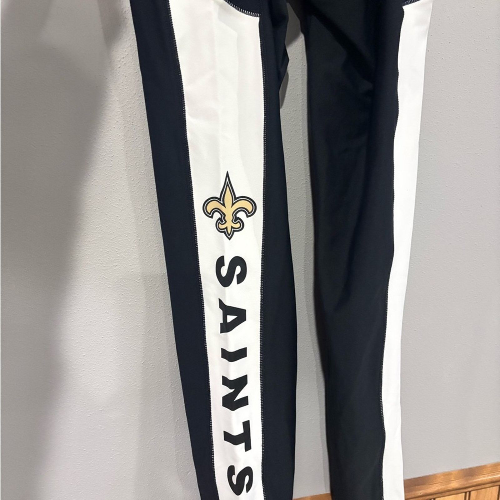Other NFL Saints Erin Andrew’s Black and White Saints Leggings Size 38" / US 16 / IT 52 - 5 Thumbnail
