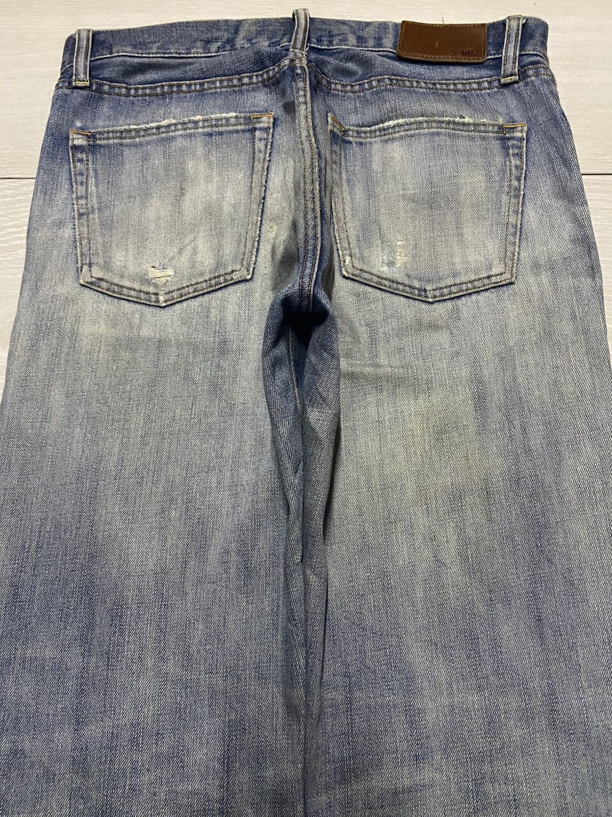 Japanese Brand Vintage Japanese Uniqlo Faded Wash Distressed Loose Jeans Size US 32 / EU 48 - 4 Thumbnail