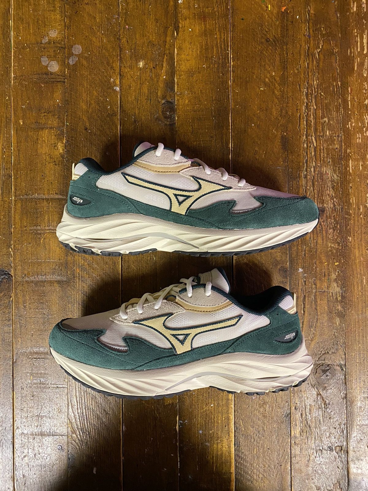 Mizuno Wave Rider Beta “Cream/Green” Size US 9 / EU 42 - 2 Thumbnail