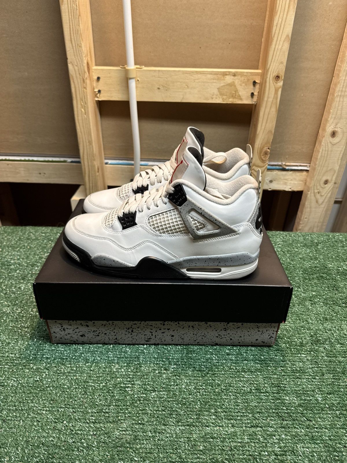 Jordan Brand Jordan Retro 4 White Cement Size 10.5 Size US 10.5 / EU 43-44 - 7 Thumbnail