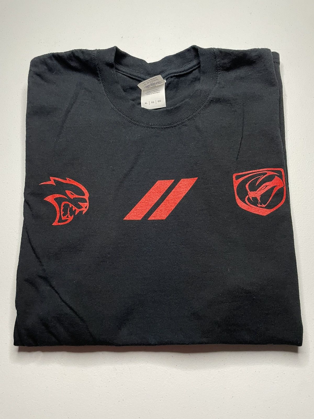 Gildan Dodge Challenger. Dodge viper logo car front & back T-shirt Size US XL / EU 56 / 4 - 1 Thumbnail