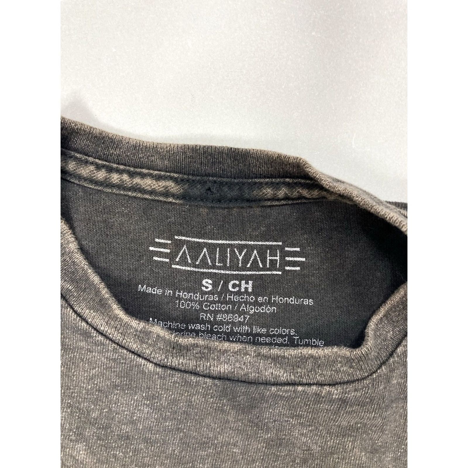 Vintage VINTAGE AAliyah T-shirt Women Small Black Acid Wash Long Sleeve Music Shirt Ladies Small Black Paint Size S / US 4 / IT 40 - 4 Thumbnail
