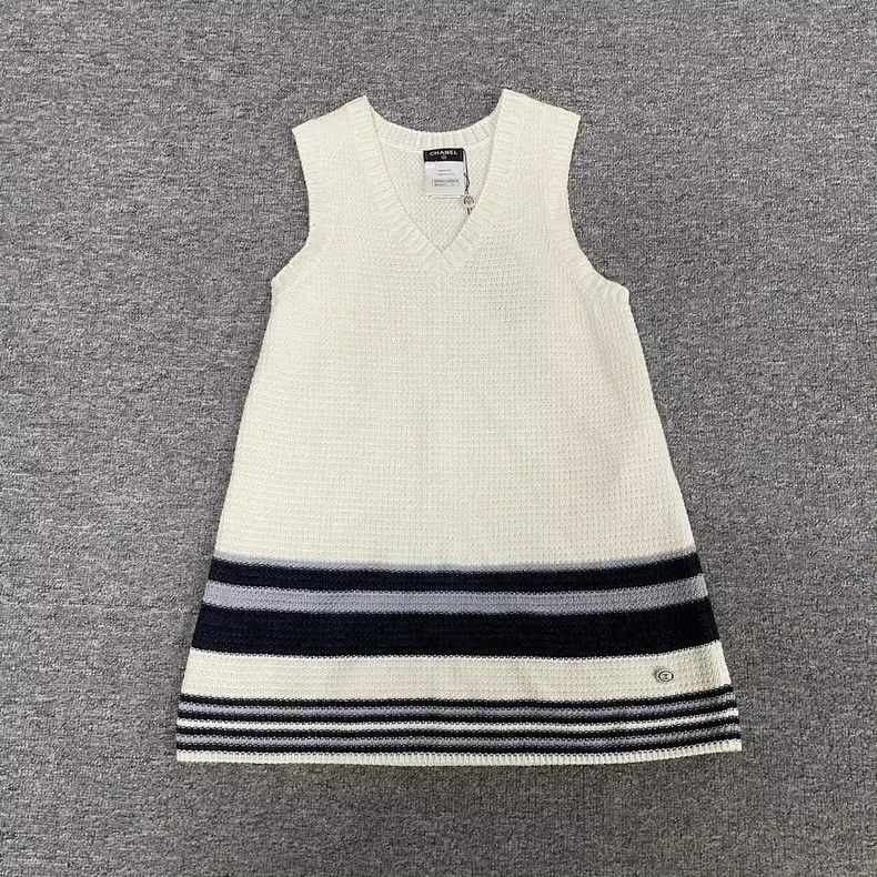 Chanel Chanel Striped knitted vest 2504-Nextarrow Size XXS / US 00 / IT 34 - 1 Thumbnail
