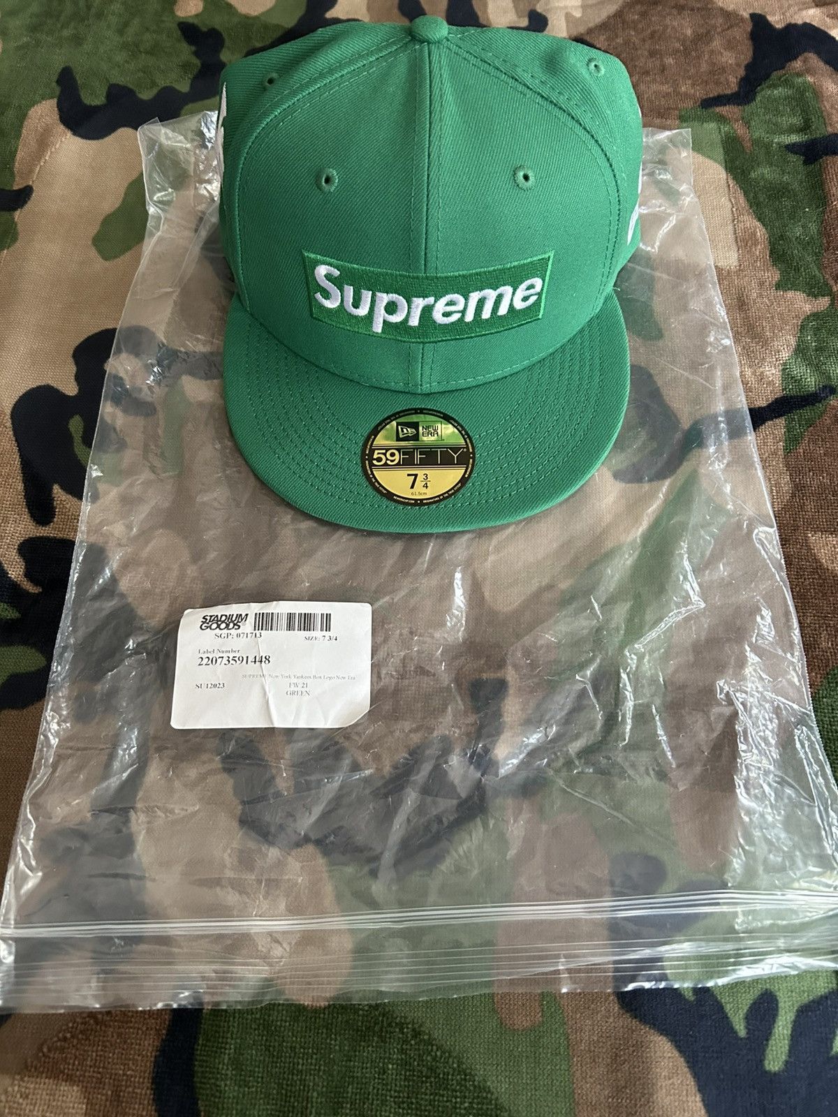 New Era × New York Yankees × Supreme Supreme New York Yankees Box Logo New Era Green 7 3/4 FW21 Size ONE SIZE - 3 Thumbnail