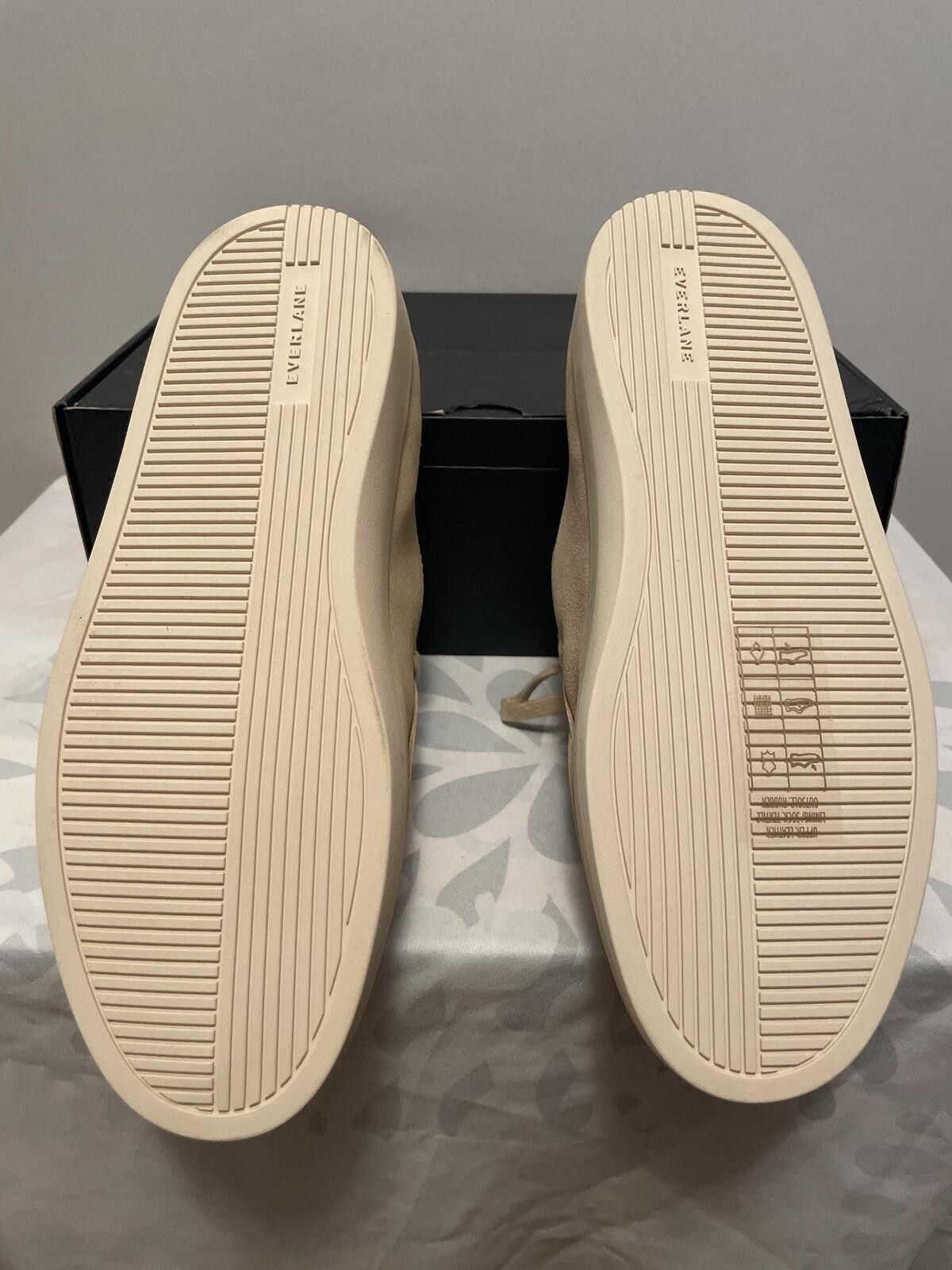 Everlane NIB Everlane Men's Size 7 Suede Desert Shoe Beige / Tan Size US 7 / EU 40 - 5 Thumbnail