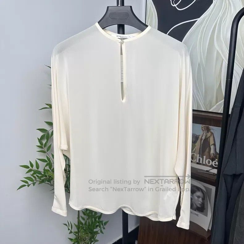 Givenchy Givenchy Silk Pearl Buttoned Top Size XS / US 0-2 / IT 36-38 - 1 Thumbnail