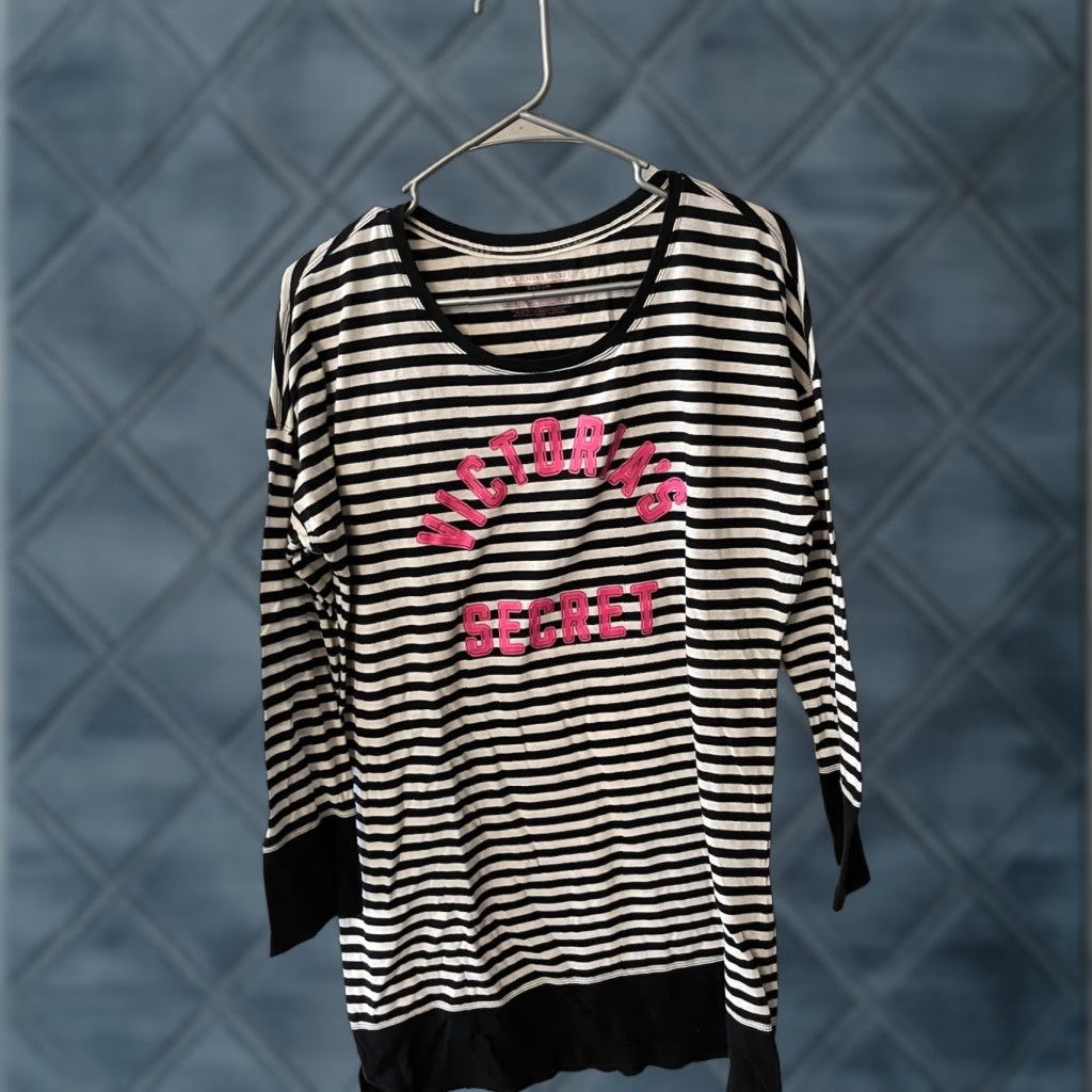 Victoria's Secret Vicki ria's Secret Sleep Women's M Black White Striped Long Sleeve Crush Graphic Shirt Size M / US 6-8 / IT 42-44 - 1 Thumbnail