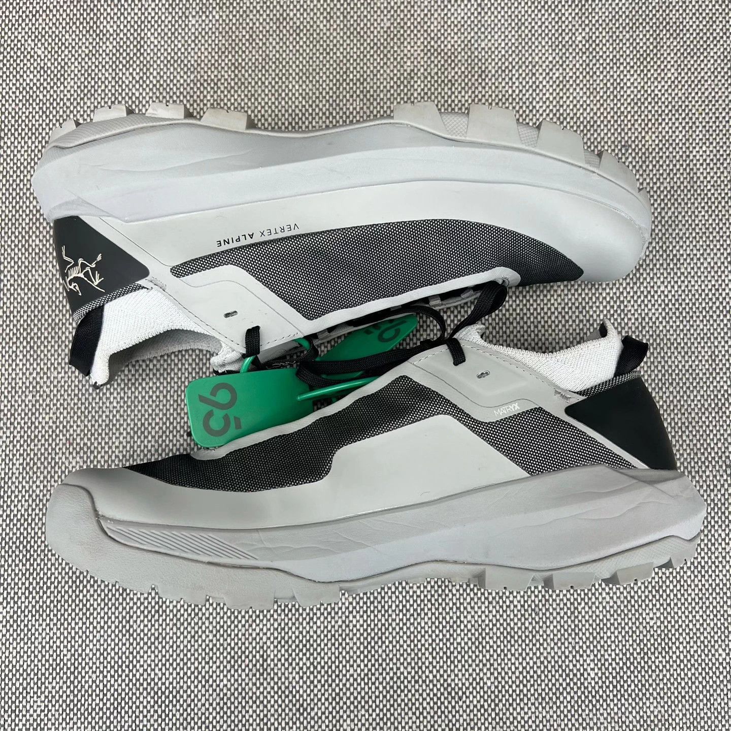Arc'teryx Arc'teryx Vertex Alpine Gray/Black 42.5 Mint Size US 9.5 / EU 42-43 - 2 Thumbnail