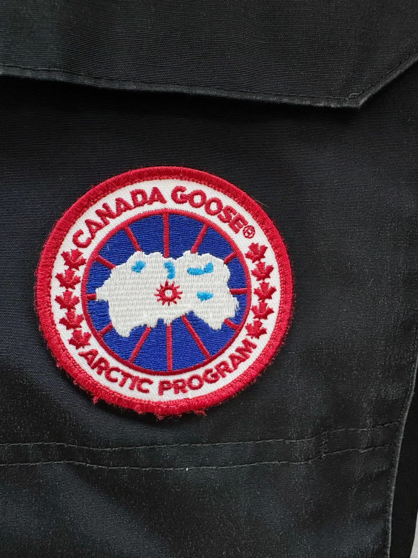 Canada Goose Canada Goose XS Down Jacket Worn Armpit/Cuffs Fading Size US XS / EU 42 / 0 - 4 Thumbnail