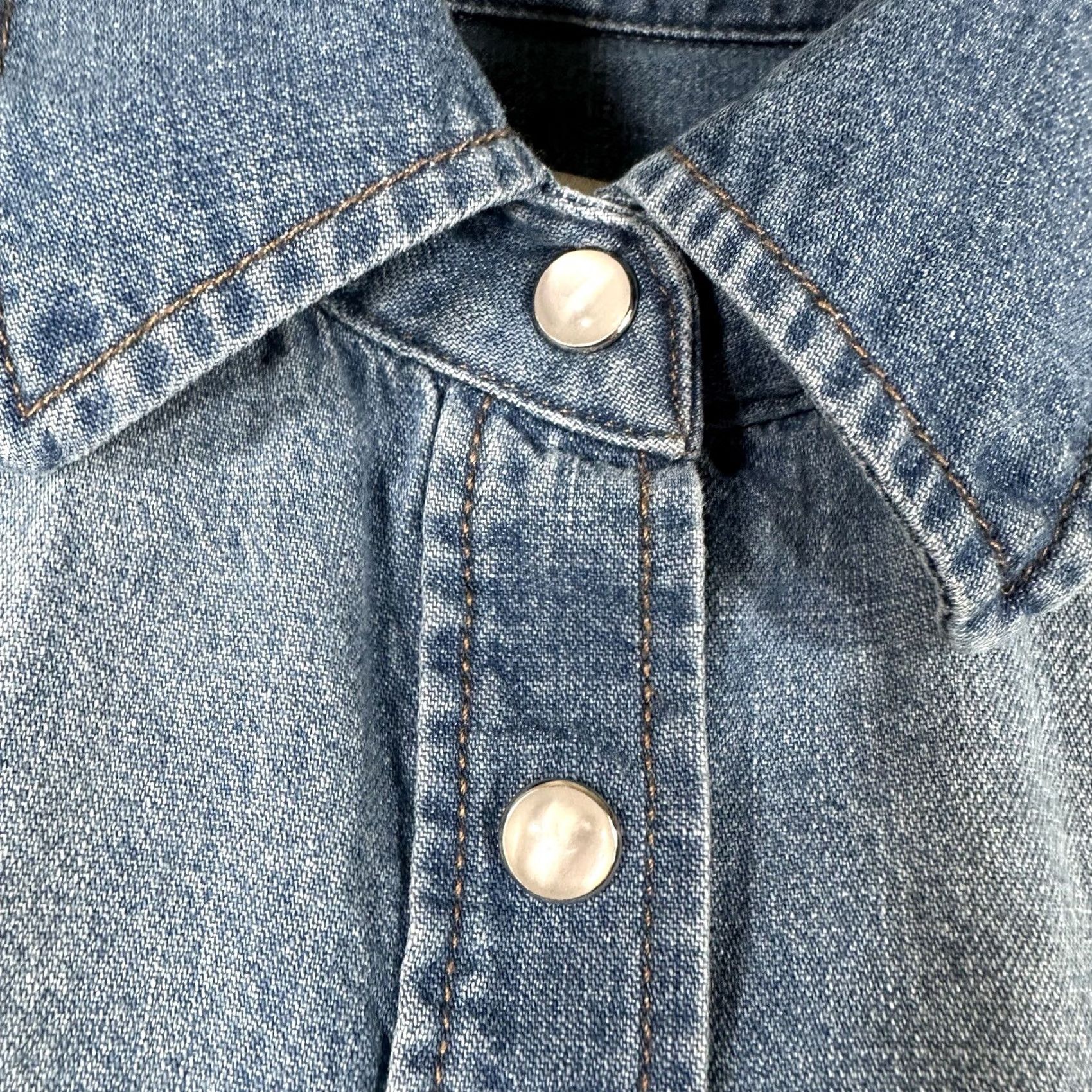 Urban Outfitters BDG Urban Outfitters Denim Shirt Womens Small Plus Blue Pearl Snap Western Faded Size S / US 4 / IT 40 - 5 Thumbnail