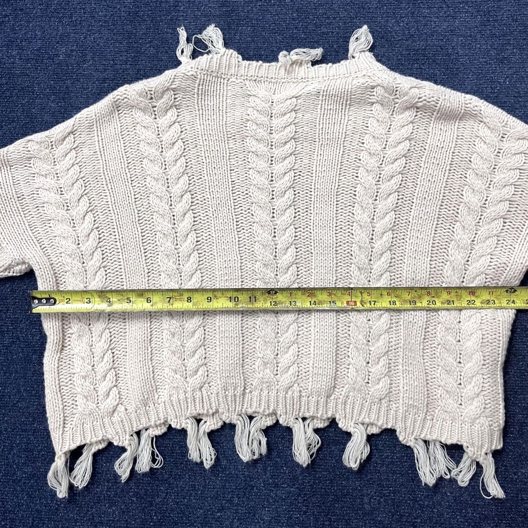 Vintage VINTAGE Altar'd State Sweater Womens XS Cream Cable Knit Distressed Fringe Size XS / US 0-2 / IT 36-38 - 3 Thumbnail