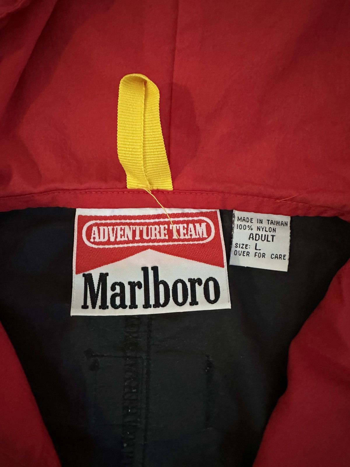 Marlboro 90s Marlboro Adventure Team Red Black Retro Windbreaker Size US L / EU 52-54 / 3 - 3 Thumbnail