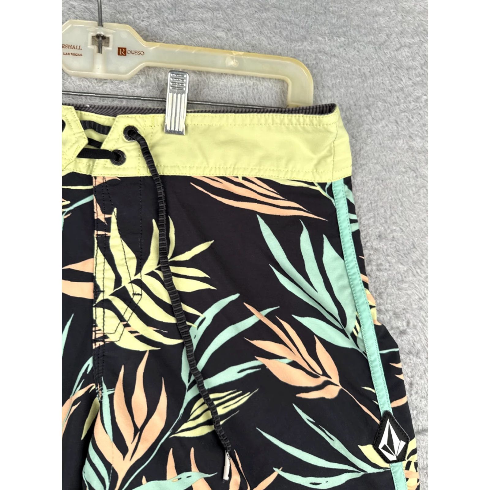 Volcom Volcom Mens Swim Trunks Board Shorts 28x8 Yellow Black Mod-Tech Polyester Floral Pockets Drawstring Beach 90s? Size US 36 / EU 52 - 5 Thumbnail