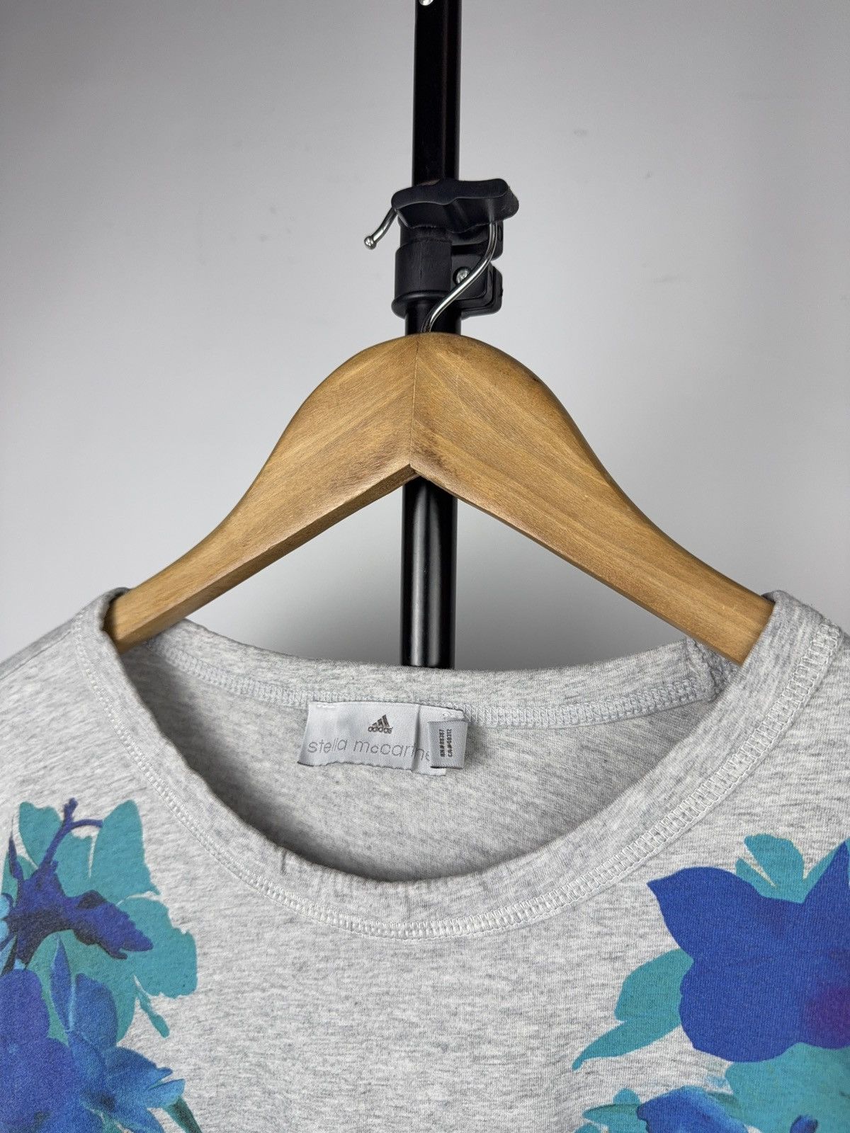 Stella McCartney 00s Luxury Adidas Stella McCartney Floral Graphic T-Shirt Size XS / US 0-2 / IT 36-38 - 2 Thumbnail