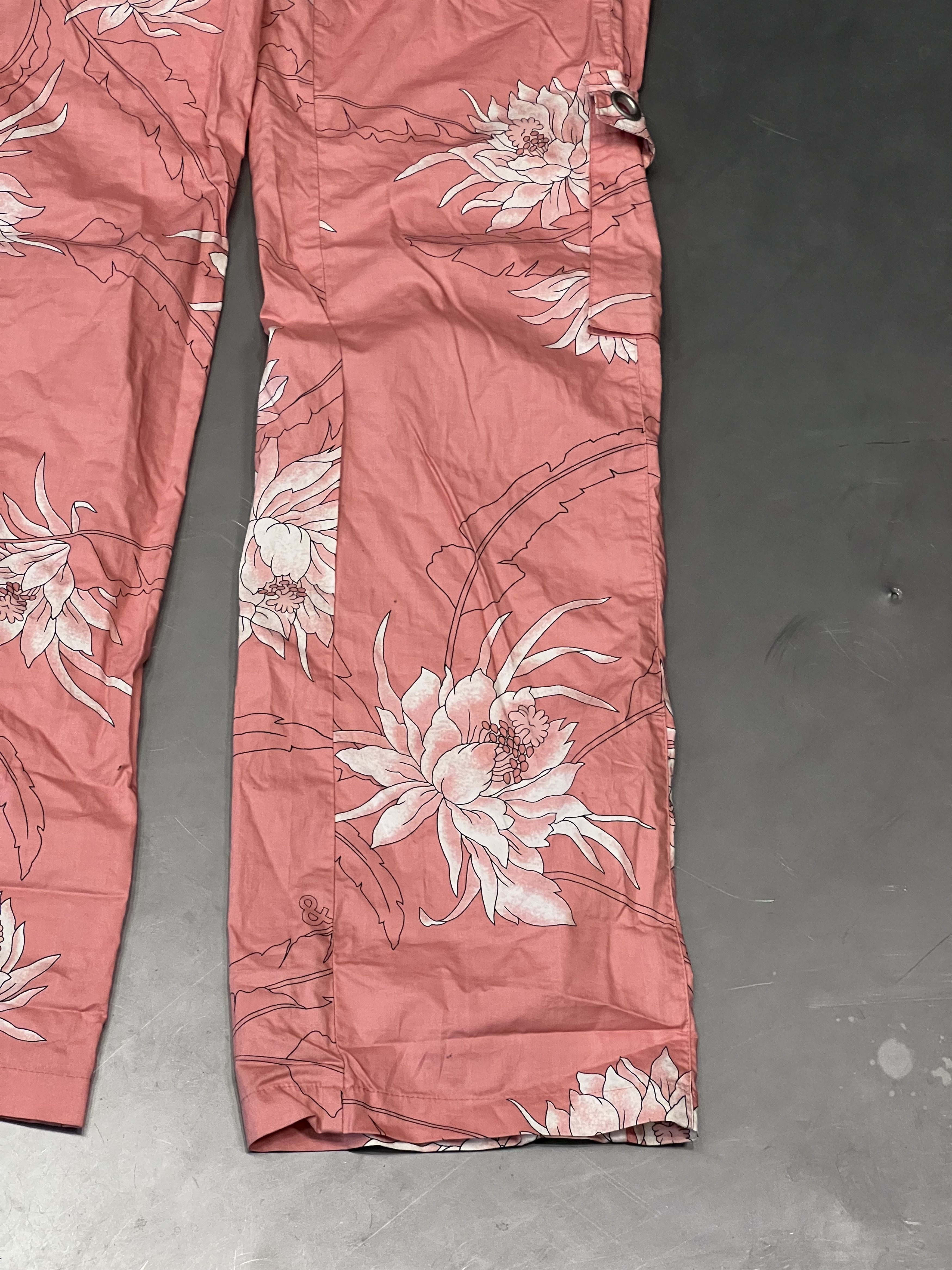 Dolce & Gabbana Y2K D&G Dolce & Gabbana hawaiian floral print cargo pants Size 27" / US 4 / IT 40 - 9 Thumbnail