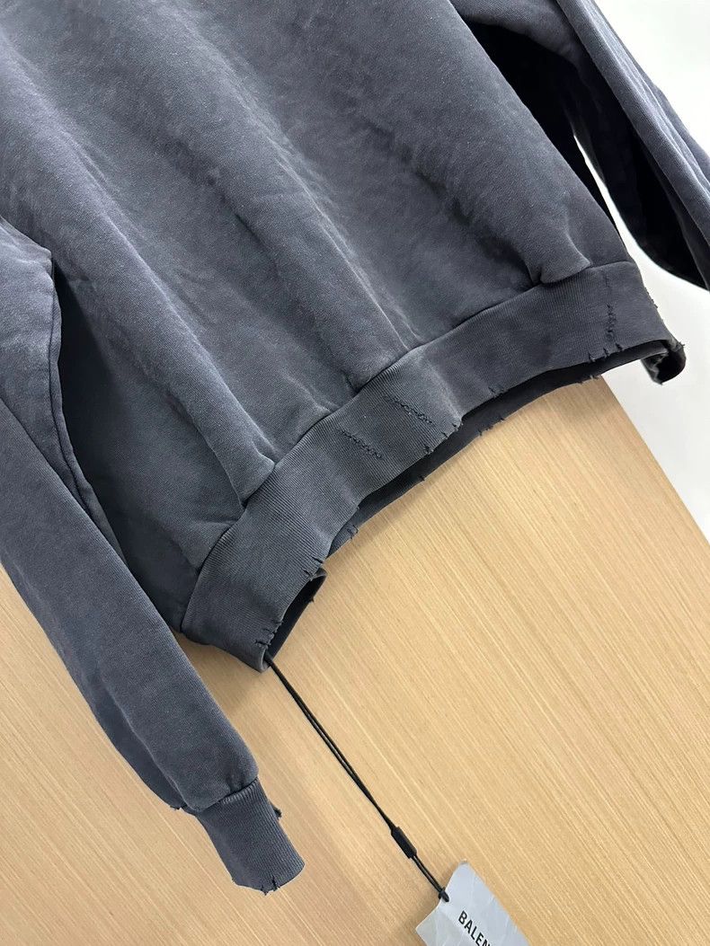 Balenciaga Balenciaga Studded Distressed Faded Crew Neck Sweatshirt Size US S / EU 44-46 / 1 - 3 Thumbnail