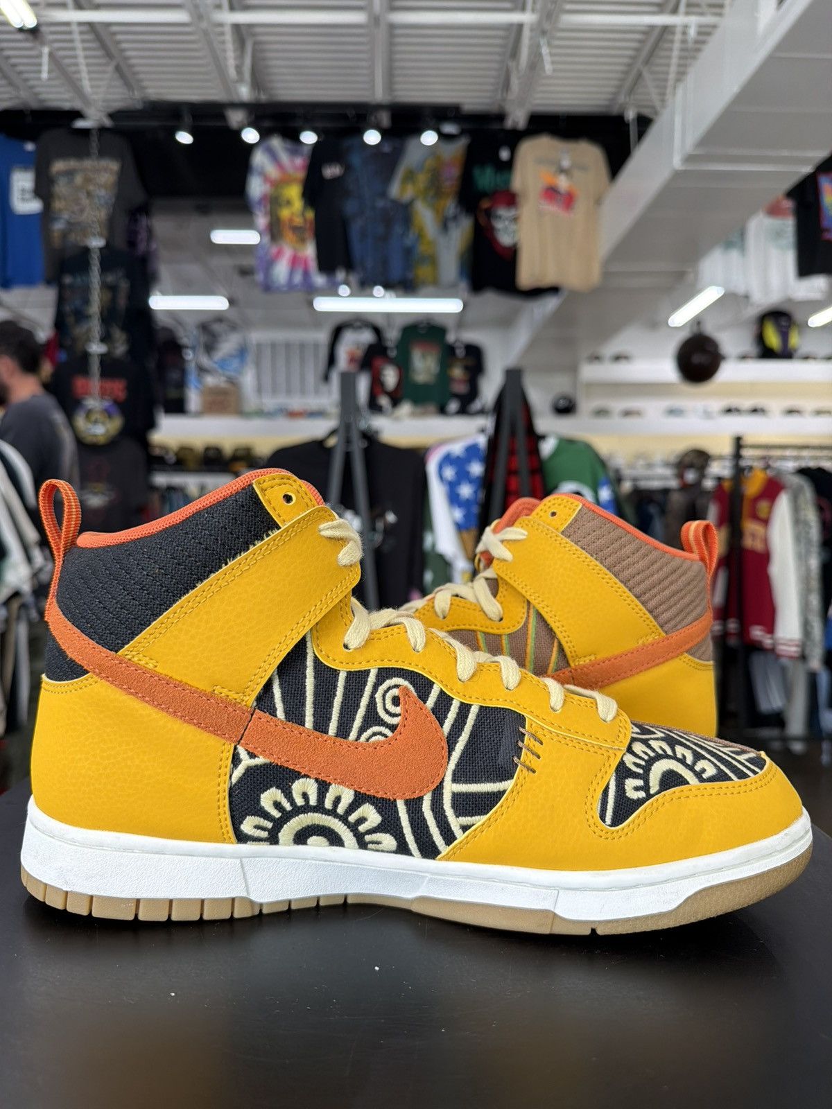 Nike Nike Dunk High Somos Familia Size 10.5 (2022) Size US 10.5 / EU 43-44 - 3 Thumbnail