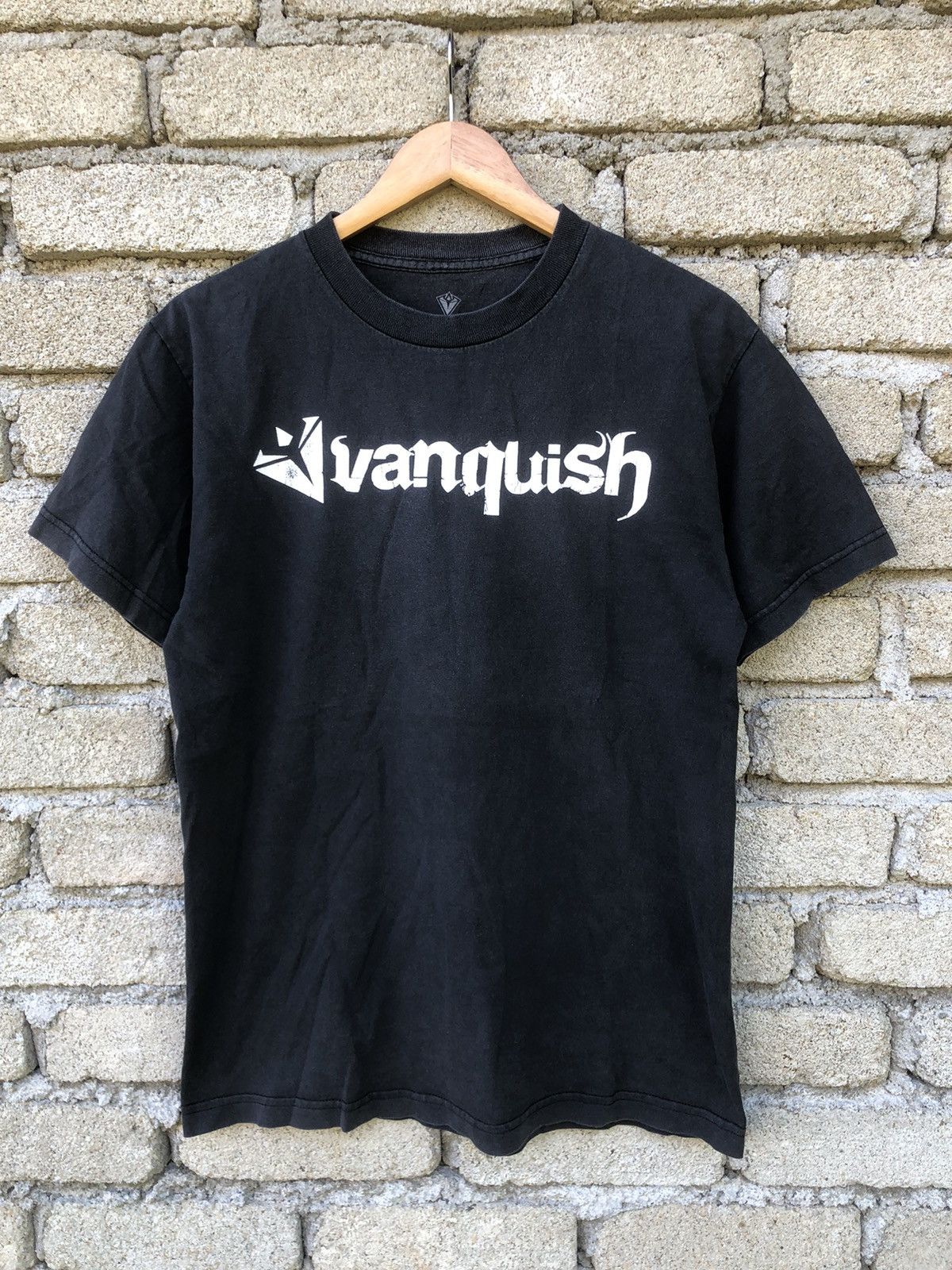Japanese Brand Vintage Sunfaded Vanquish Spellout Tshirt Size US M / EU 48-50 / 2 - 1 Thumbnail