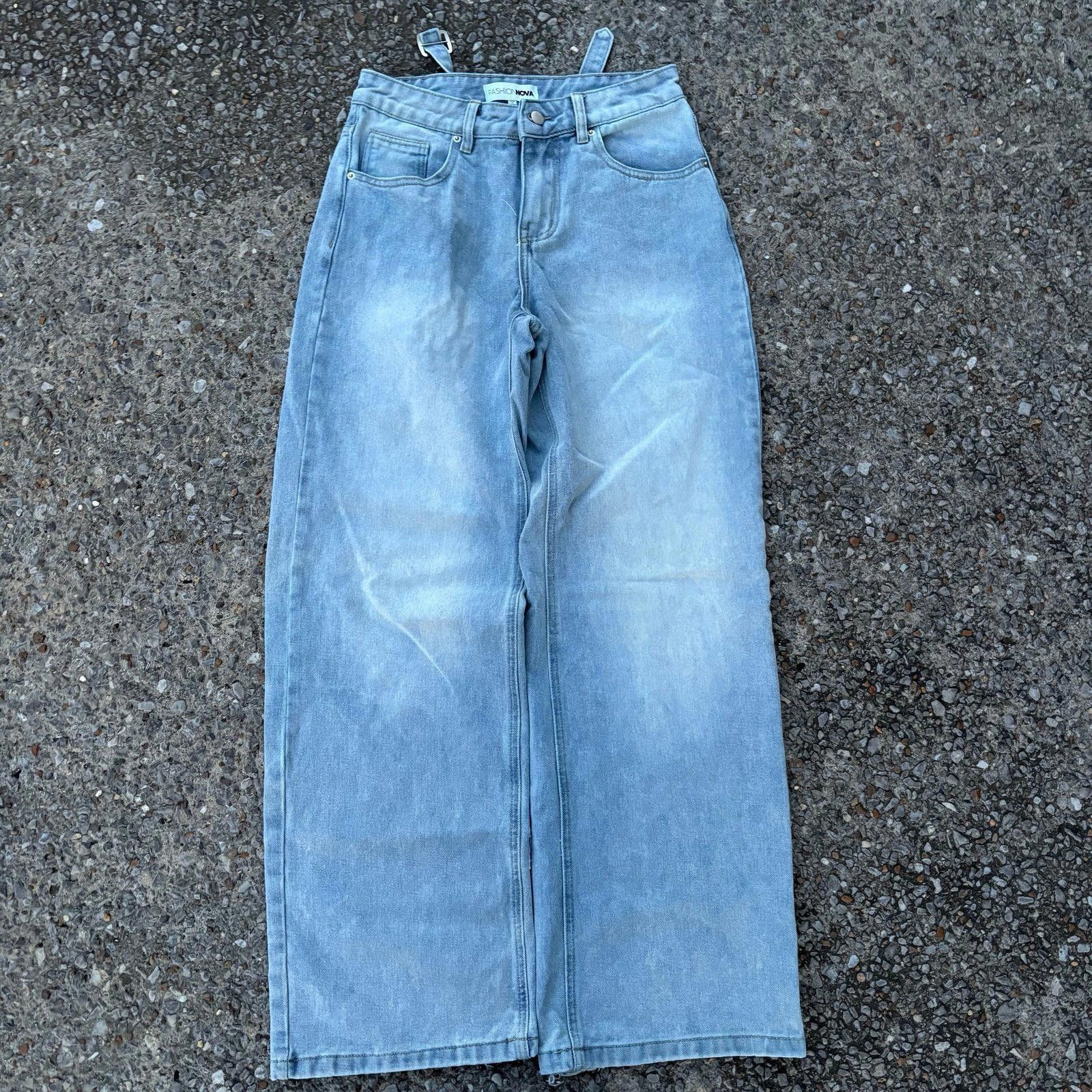 Fashion Nova Fashion Nova light wash wide-leg denim jeans Size 28" / US 6 / IT 42 - 2 Thumbnail